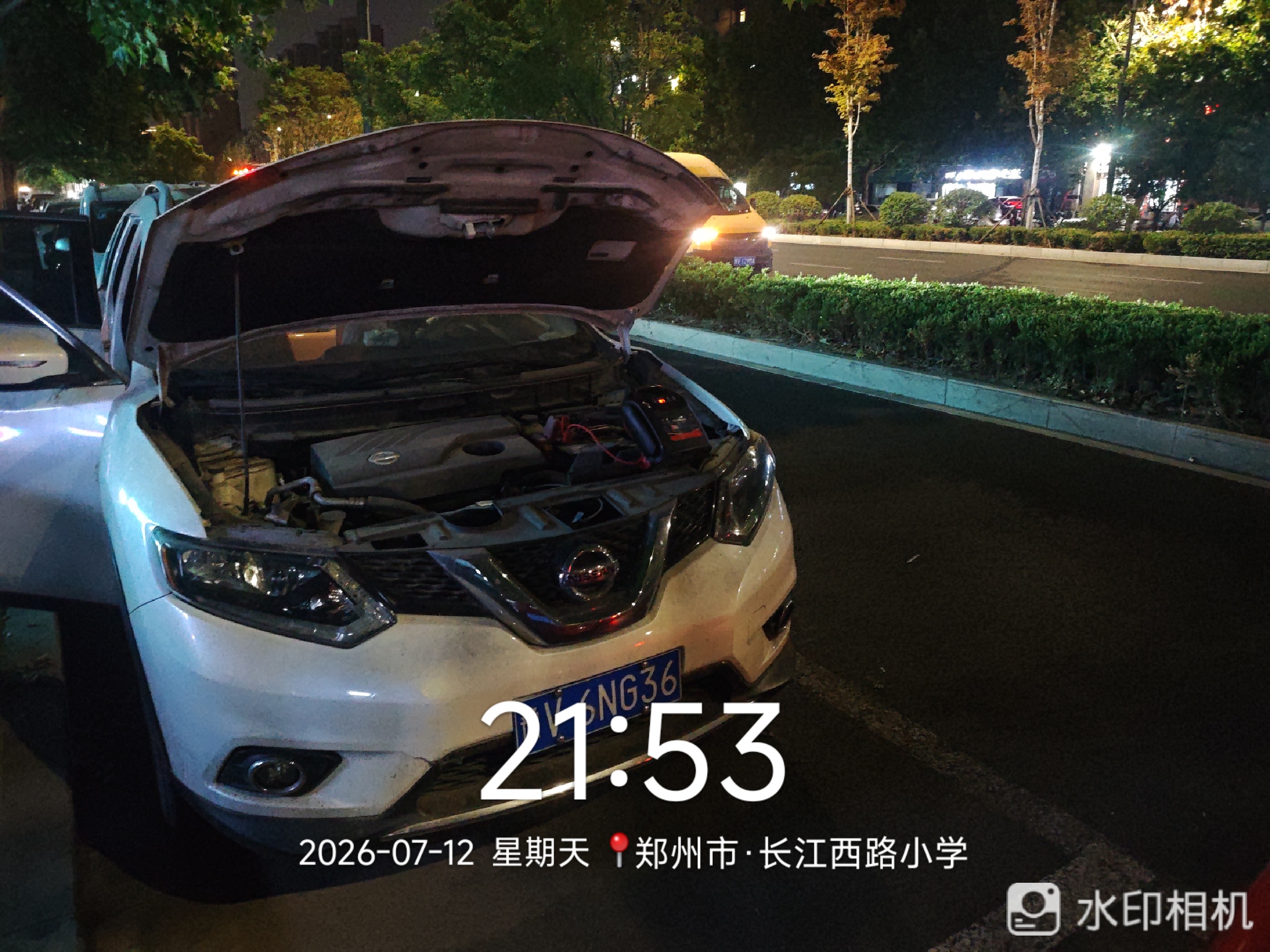 兔师傅郑州长江西路小学电瓶亏电救援(图1)