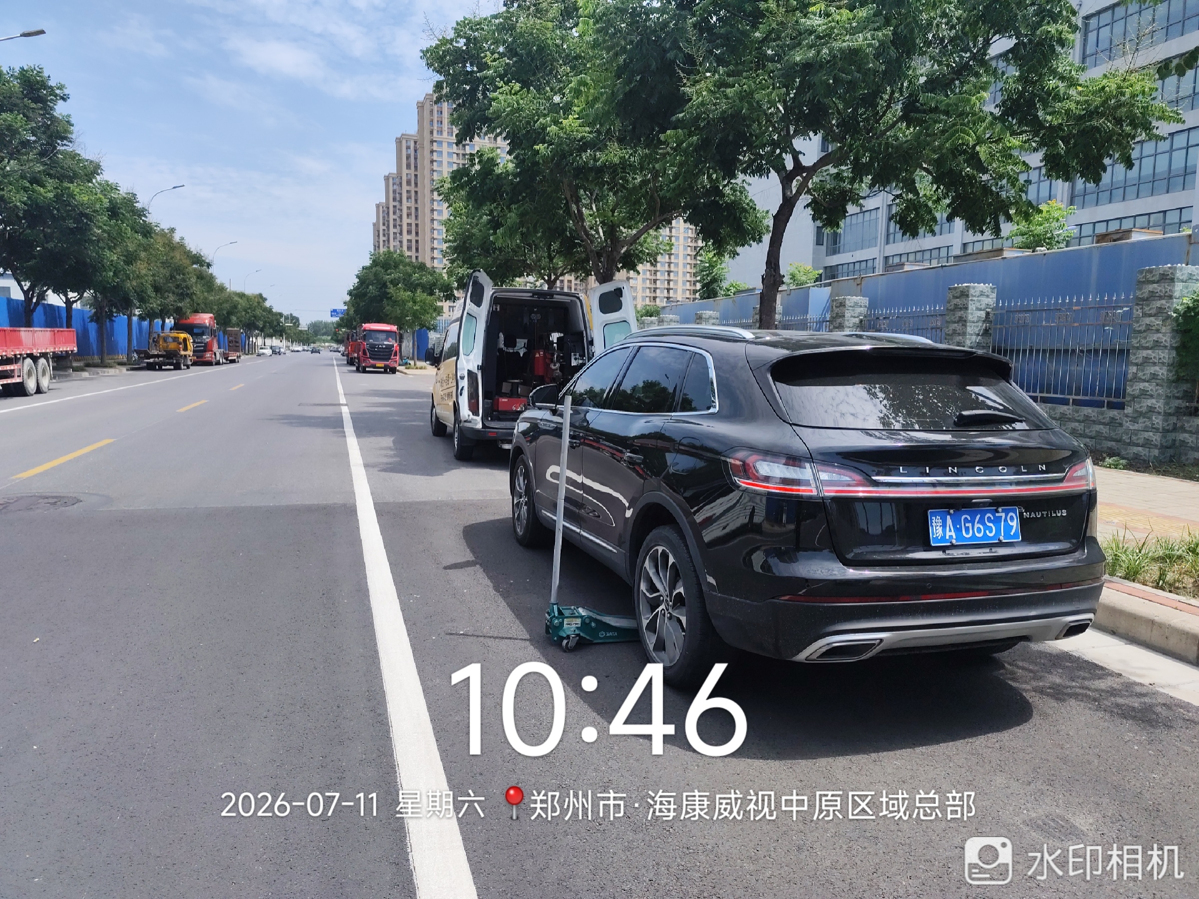 兔师傅郑州海康威视总部轮胎扎钉漏气救援(图1)