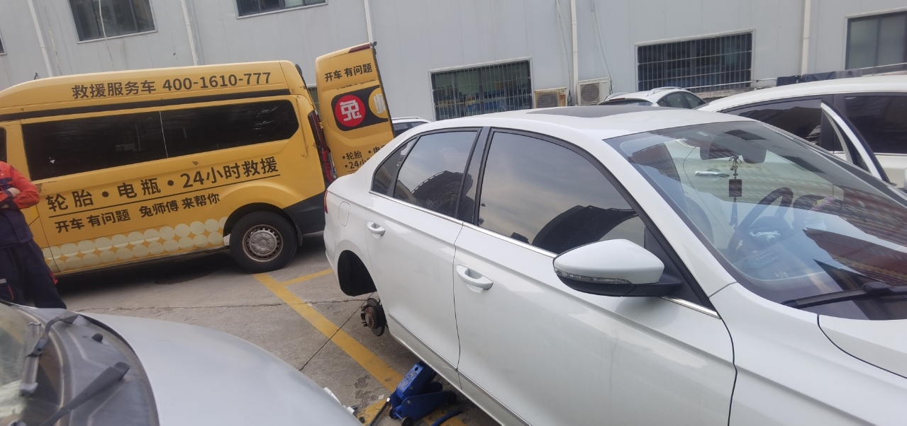 兔师傅杭州萧山轮胎爆胎救援(图1)