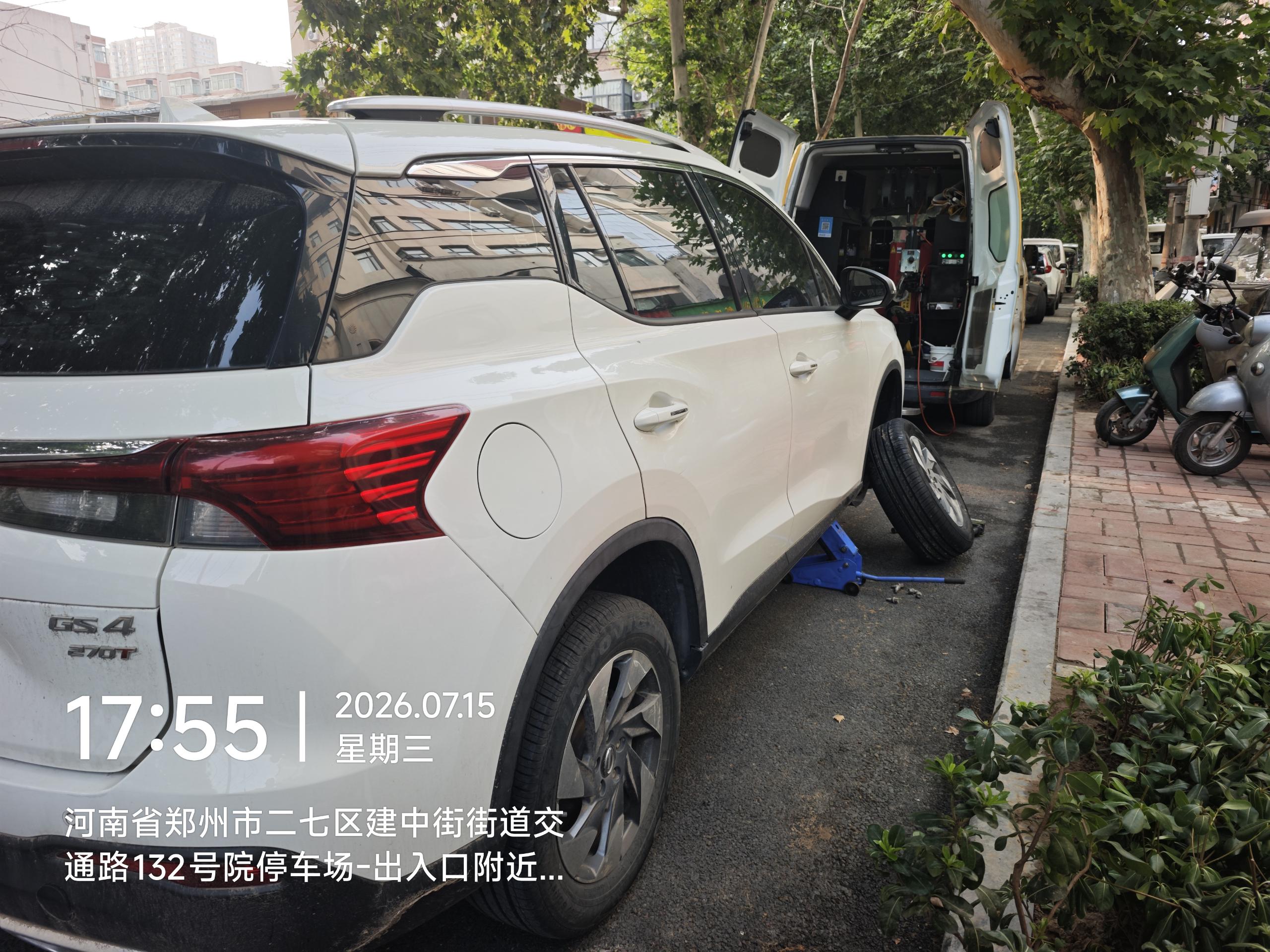 兔师傅郑州二七区交通路轮胎扎钉漏气救援(图1)