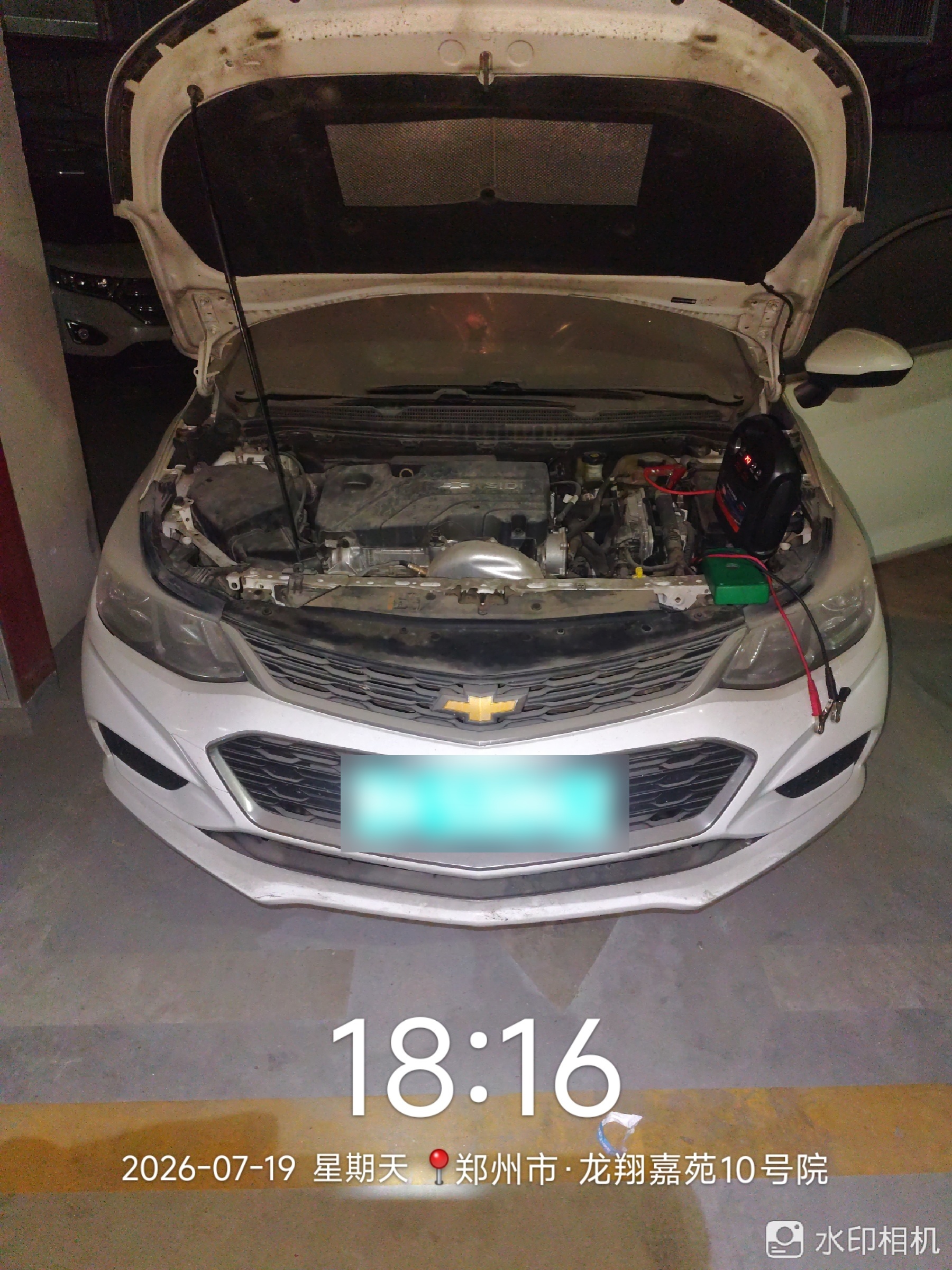兔师傅郑州龙翔嘉苑电瓶亏电救援(图1)