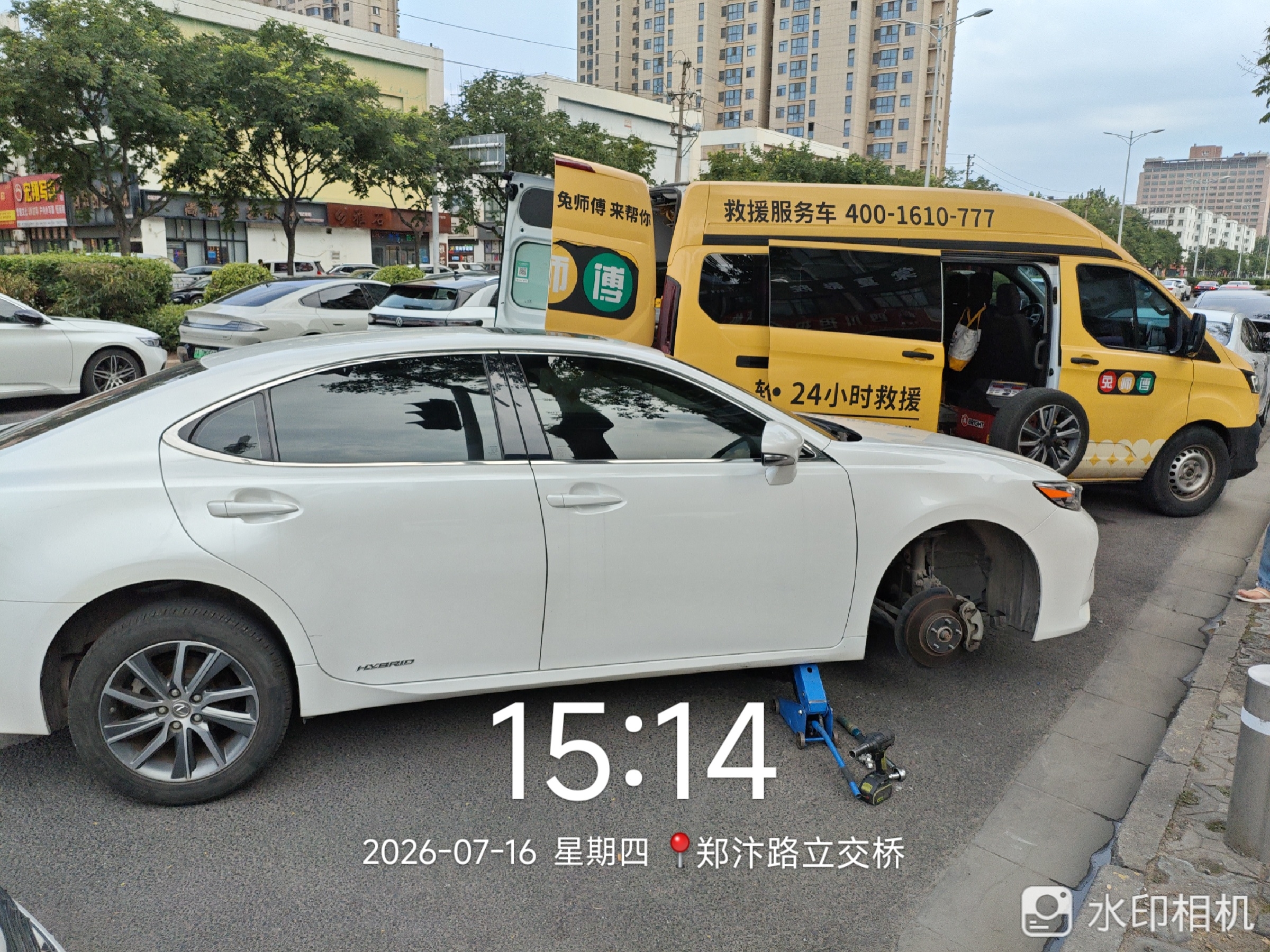 兔师傅郑汴路立交桥轮胎爆胎救援(图1)