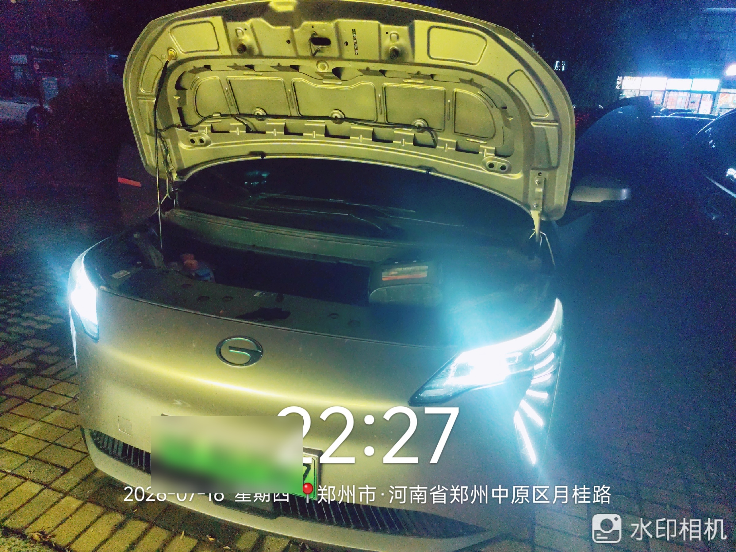 兔师傅郑州中原区月桂路电瓶亏电救援(图1)
