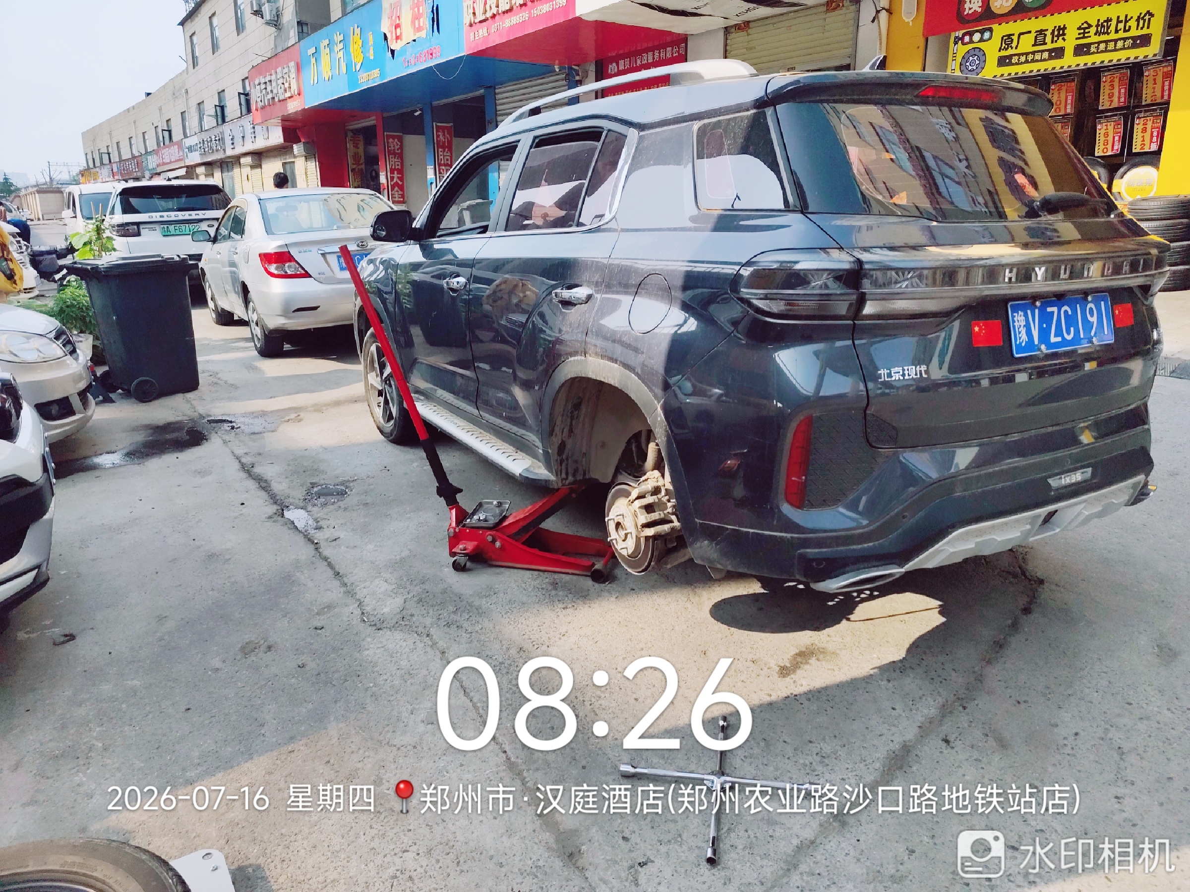 兔师傅郑州农业路沙口路轮胎扎钉漏气救援(图1)