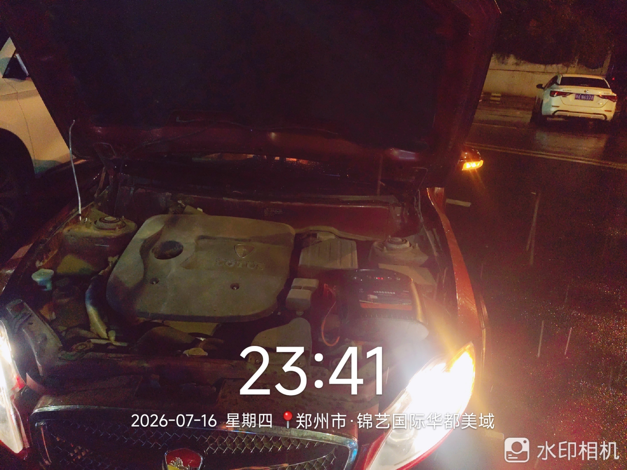 兔师傅郑州锦艺国际华都美域深夜救援电瓶亏电(图1)