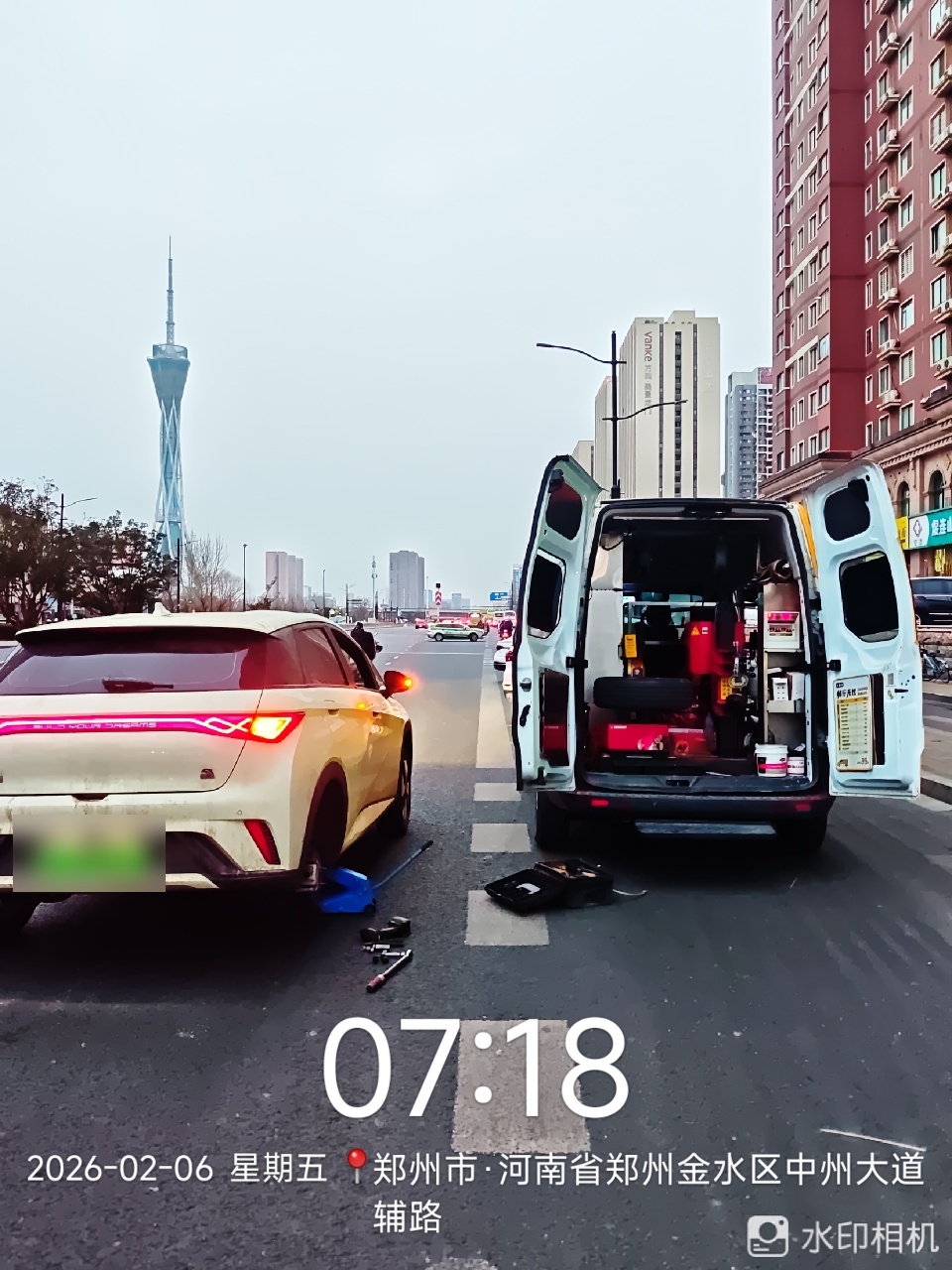 兔师傅郑州金水区中州大道轮胎扎钉漏气救援(图1)