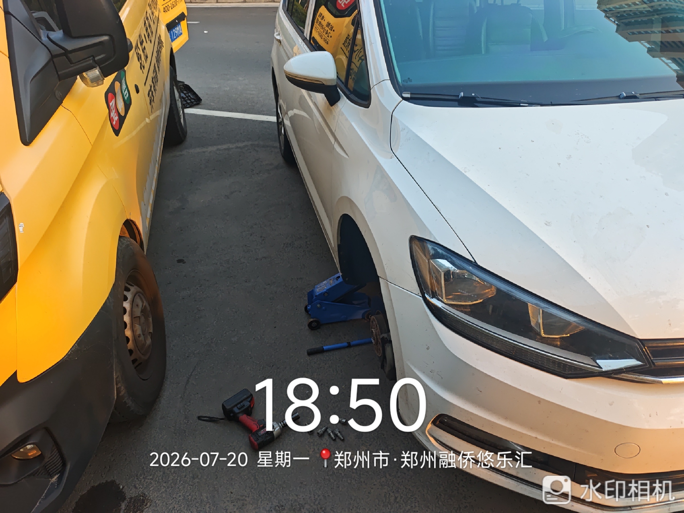兔师傅郑州融侨悠乐汇轮胎扎钉漏气救援(图1)