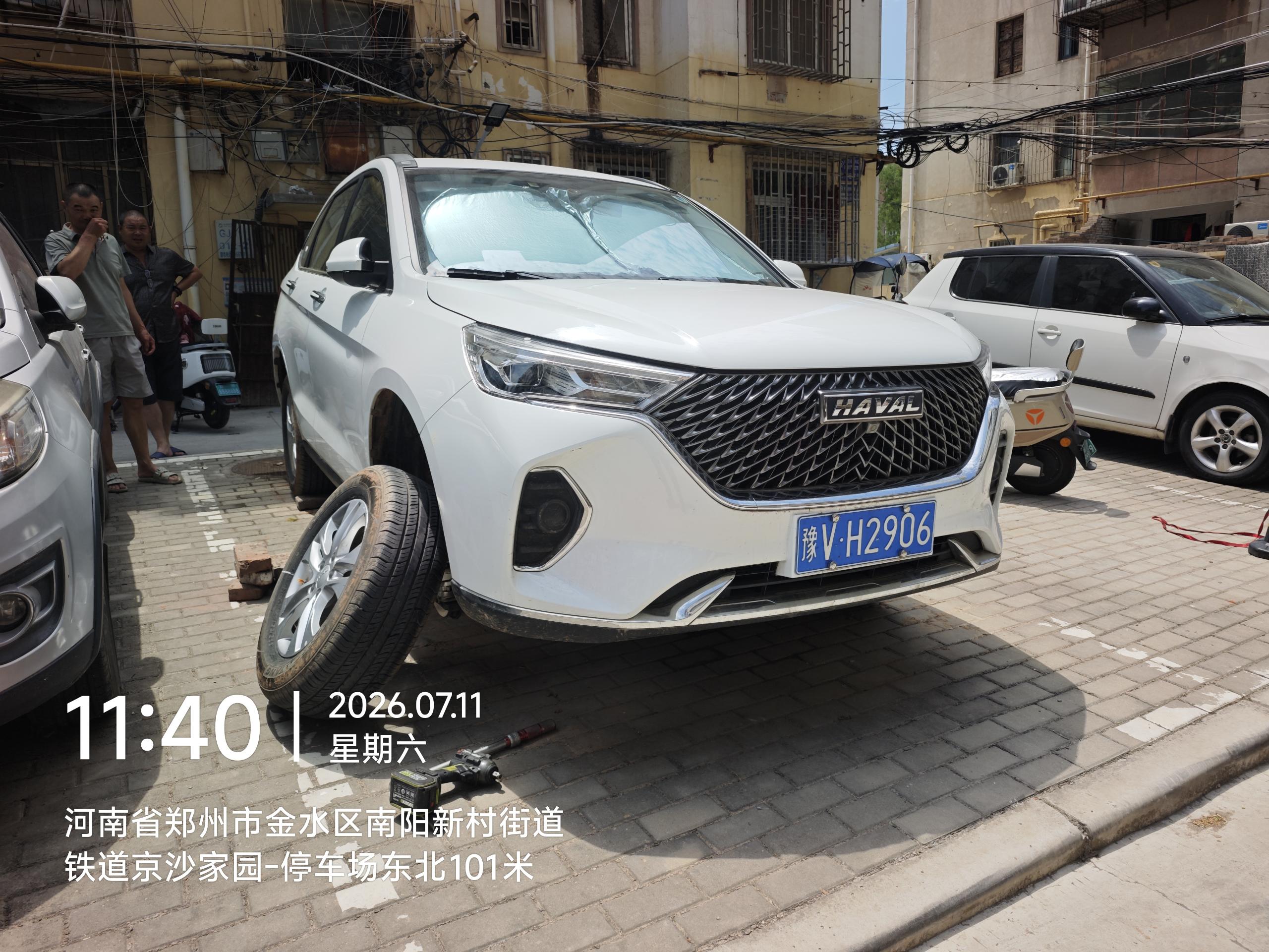 兔师傅郑州金水区南阳新村街道哈弗爆胎救援(图1)