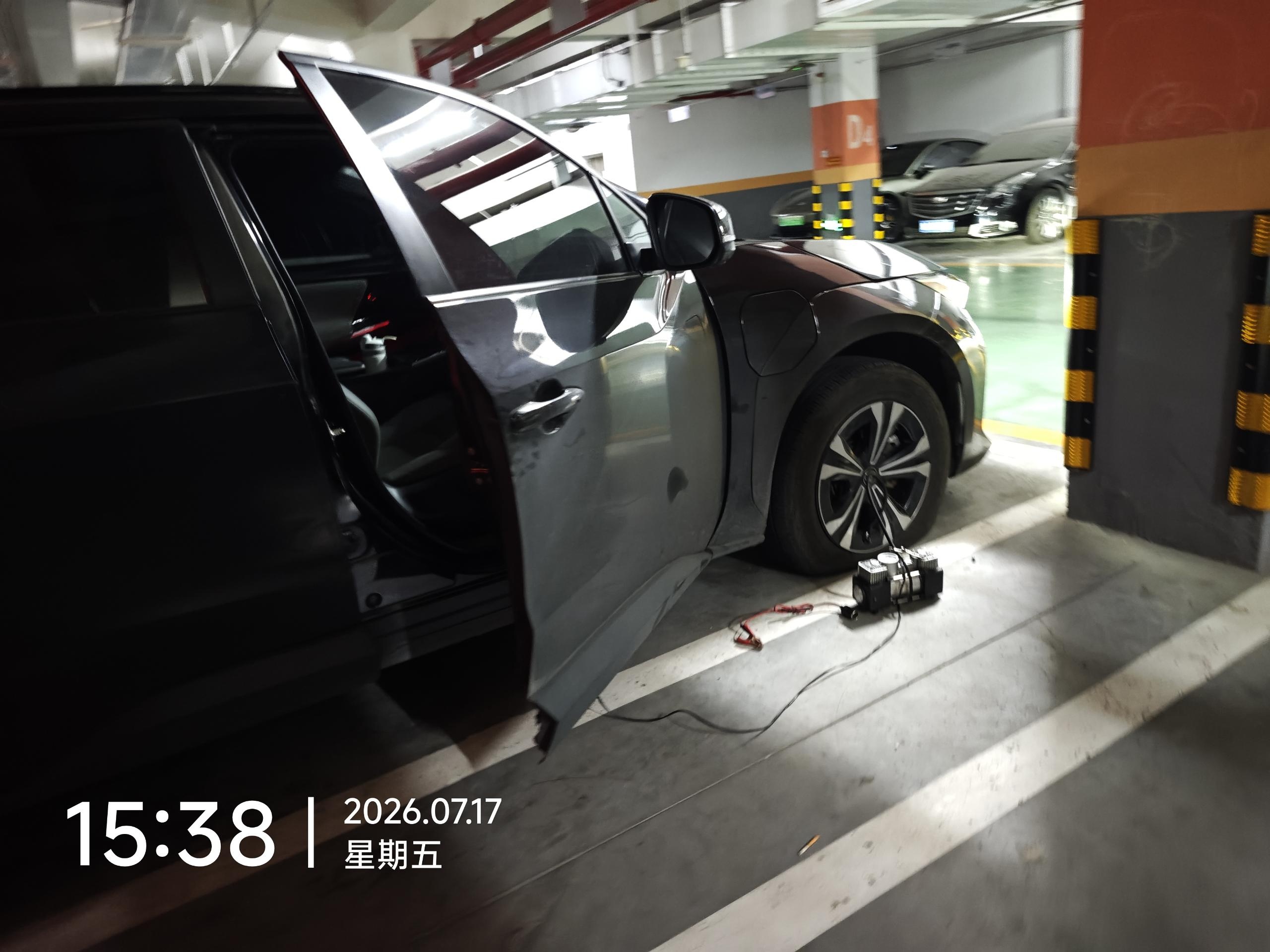 兔师傅郑州地下车库轮胎扎钉漏气救援(图1)