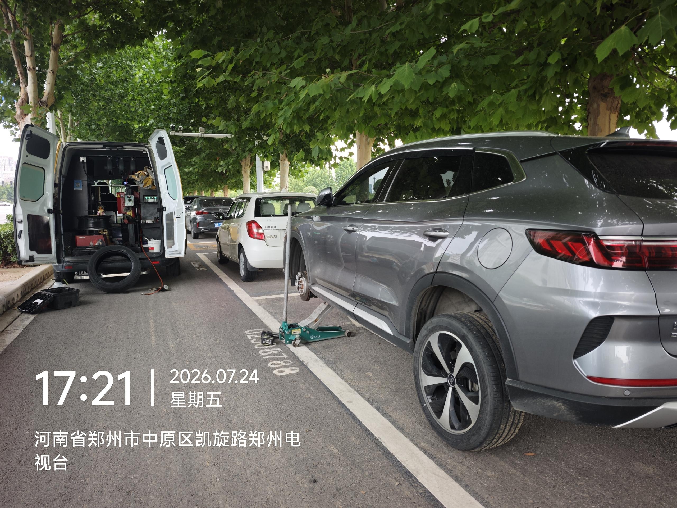 兔师傅郑州中原区凯旋路轮胎爆胎救援(图1)