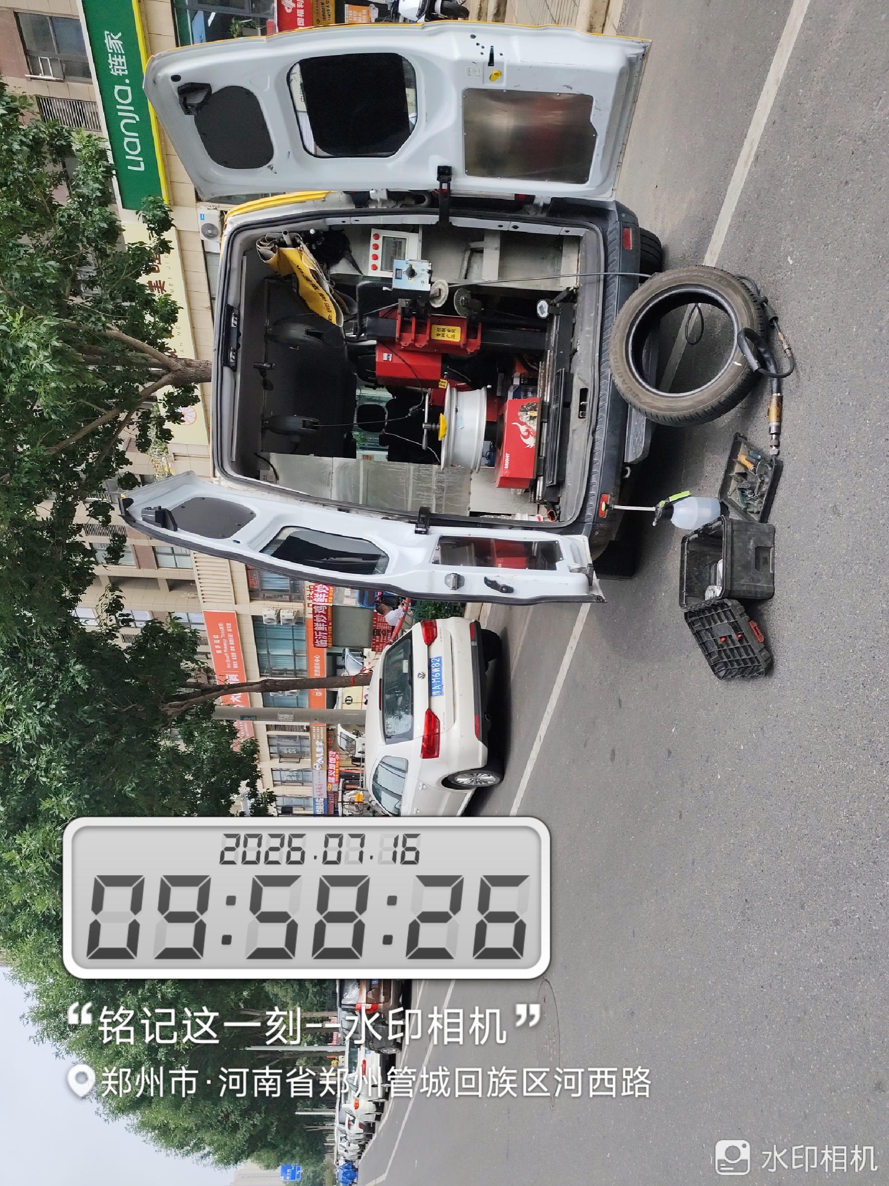 兔师傅郑州管城回族区河西路轮胎扎钉漏气救援(图1)