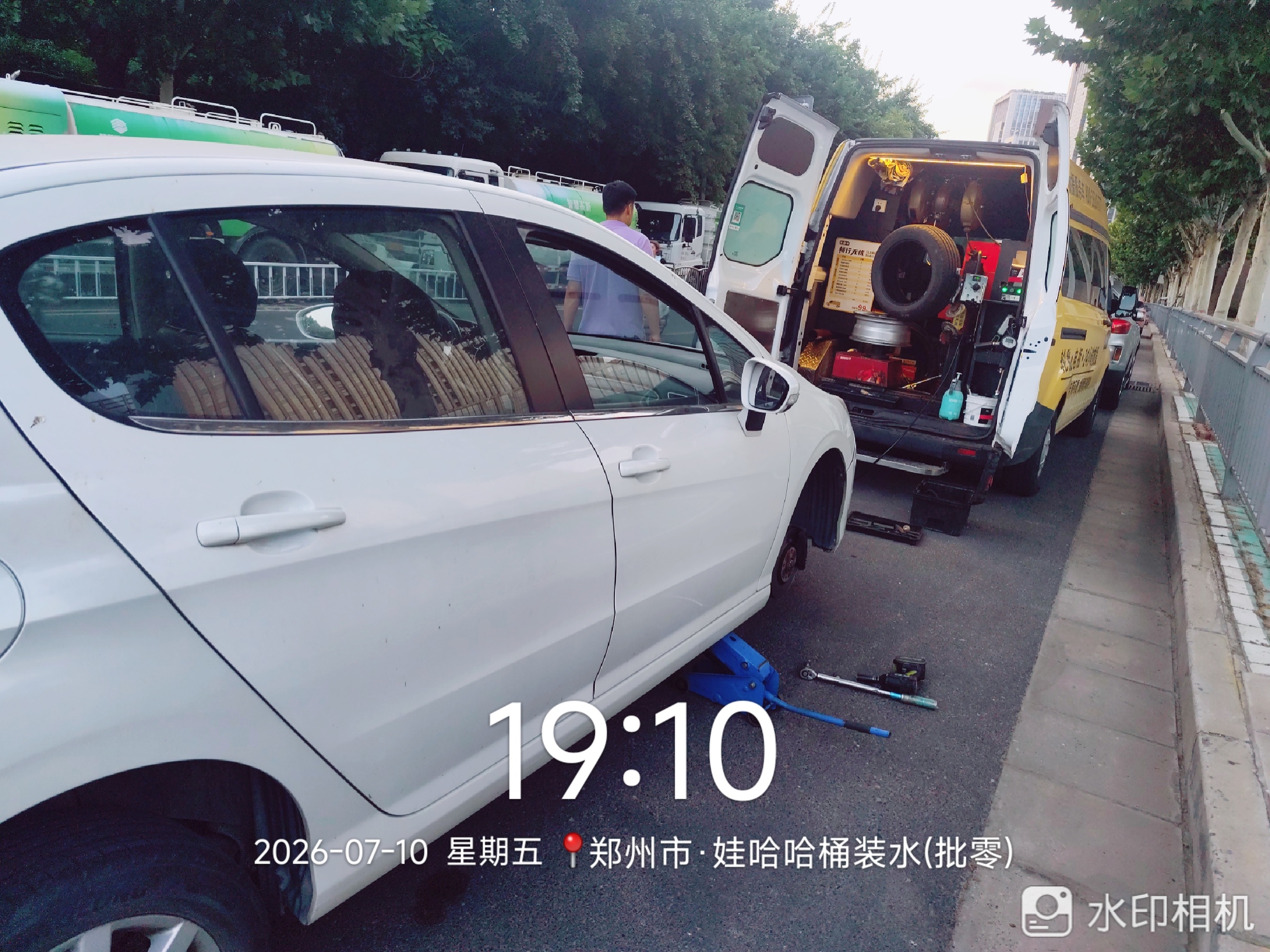兔师傅郑州娃哈哈附近轮胎爆胎救援(图1)