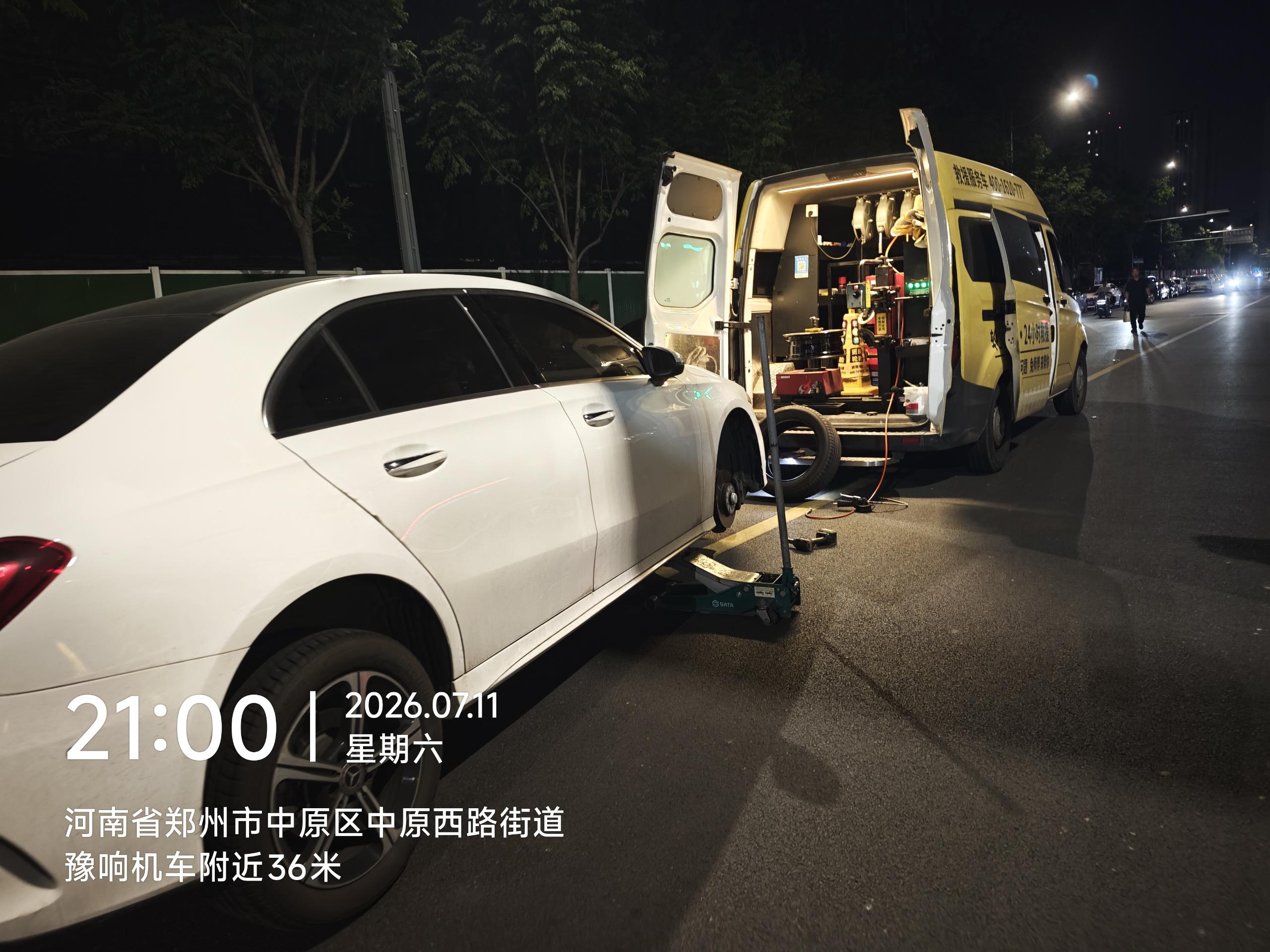 兔师傅郑州中原区中原西路轮胎扎钉漏气救援(图1)