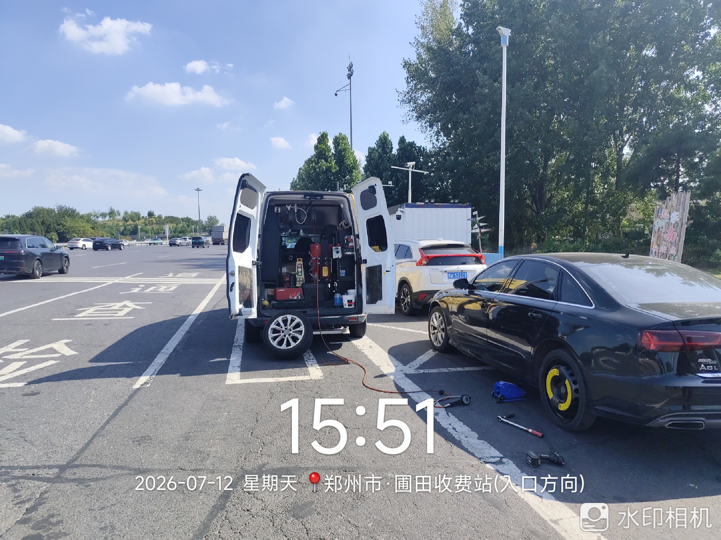 兔师傅郑州圃田收费站轮胎扎钉漏气救援(图1)