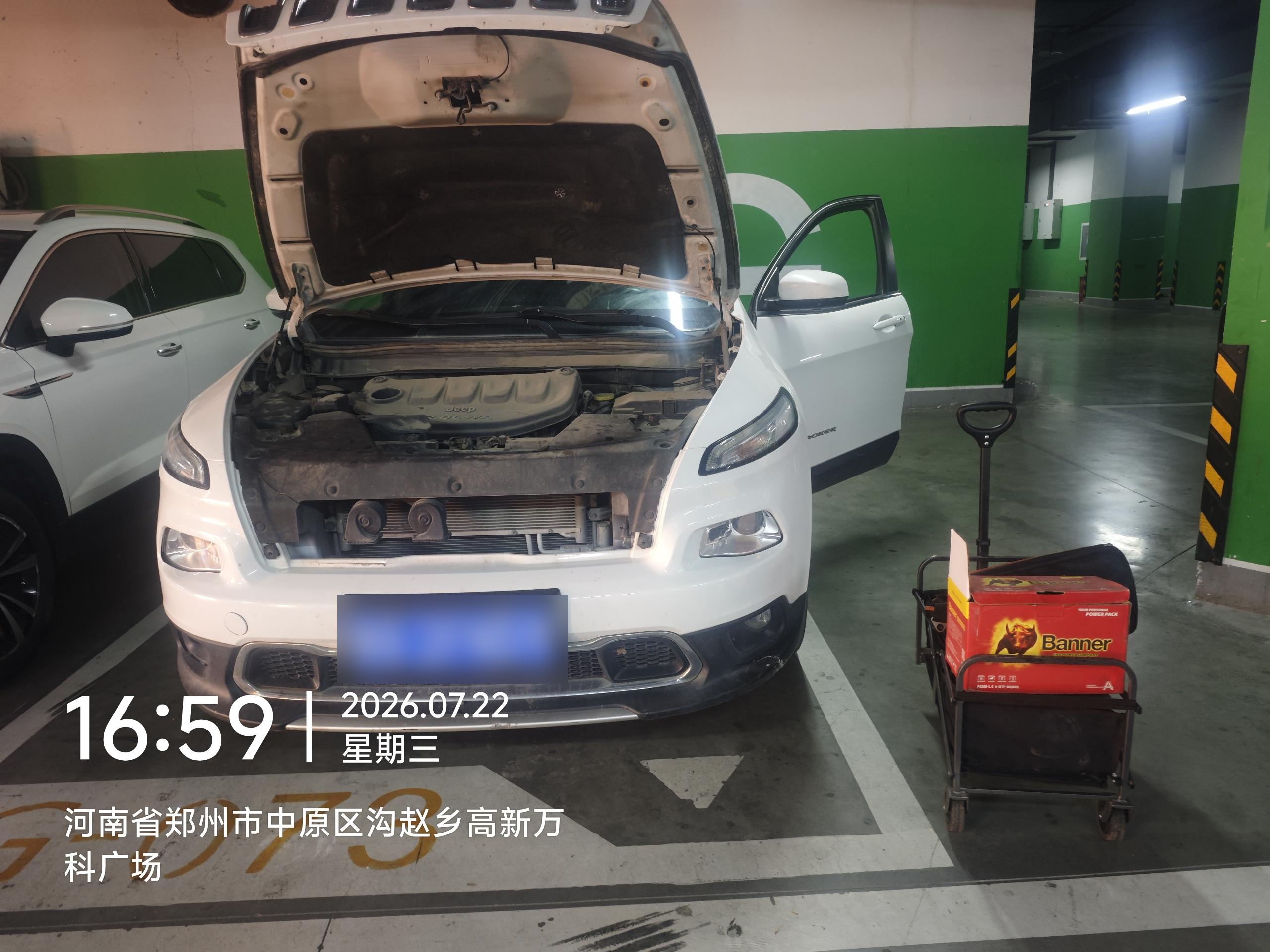 兔师傅郑州高新万科广场电瓶亏电救援(图1)
