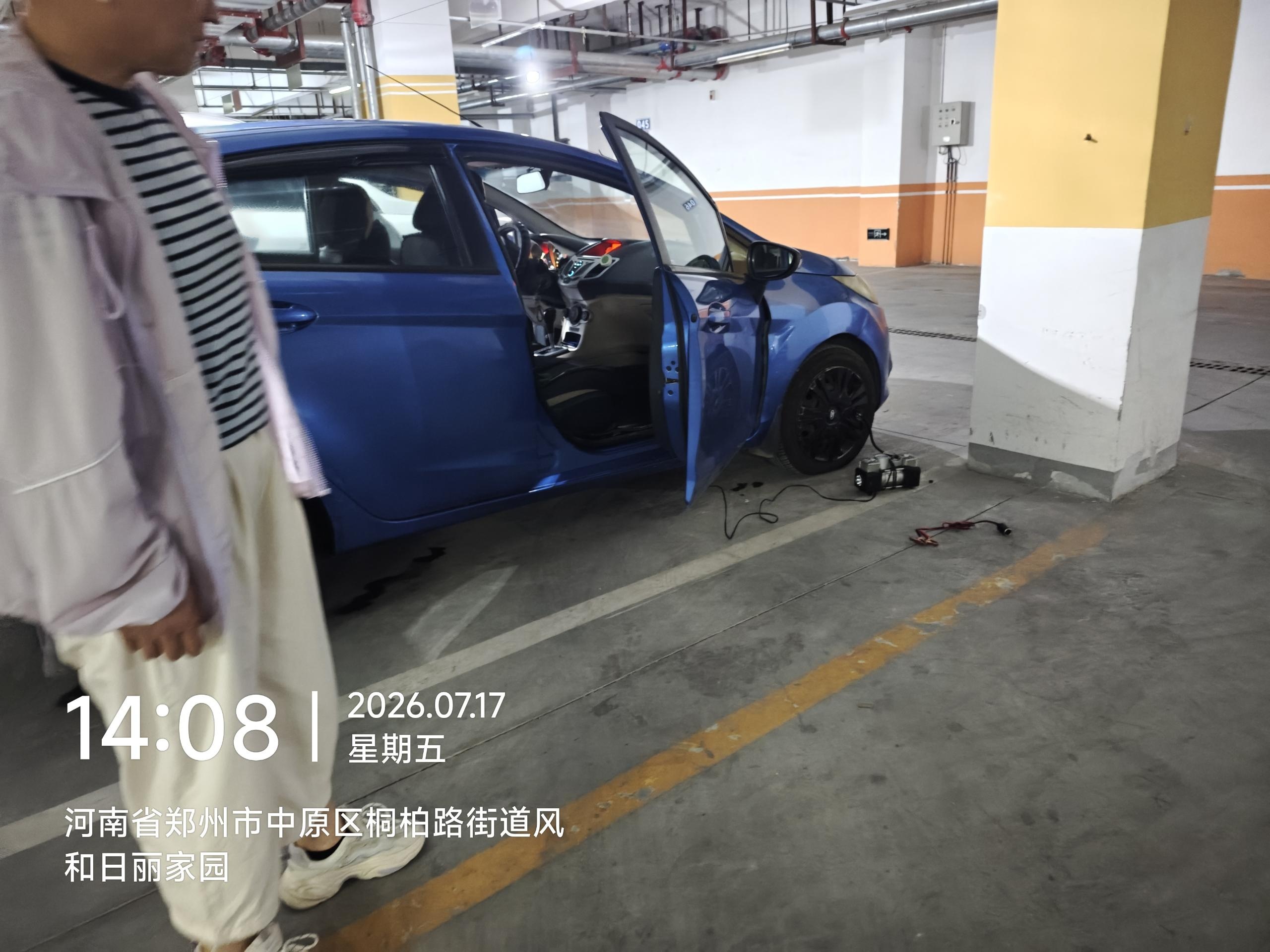 兔师傅郑州中原区风和日丽家园轮胎漏气救援(图1)