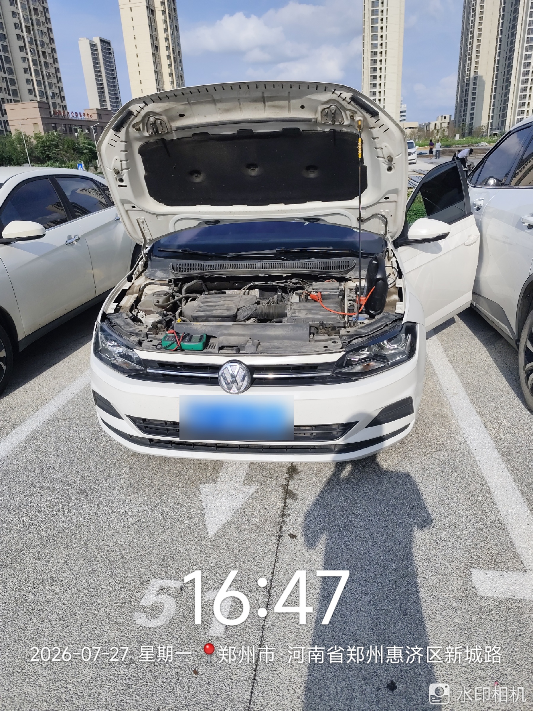 兔师傅郑州惠济区新城路大众汽车电瓶亏电救援(图1)