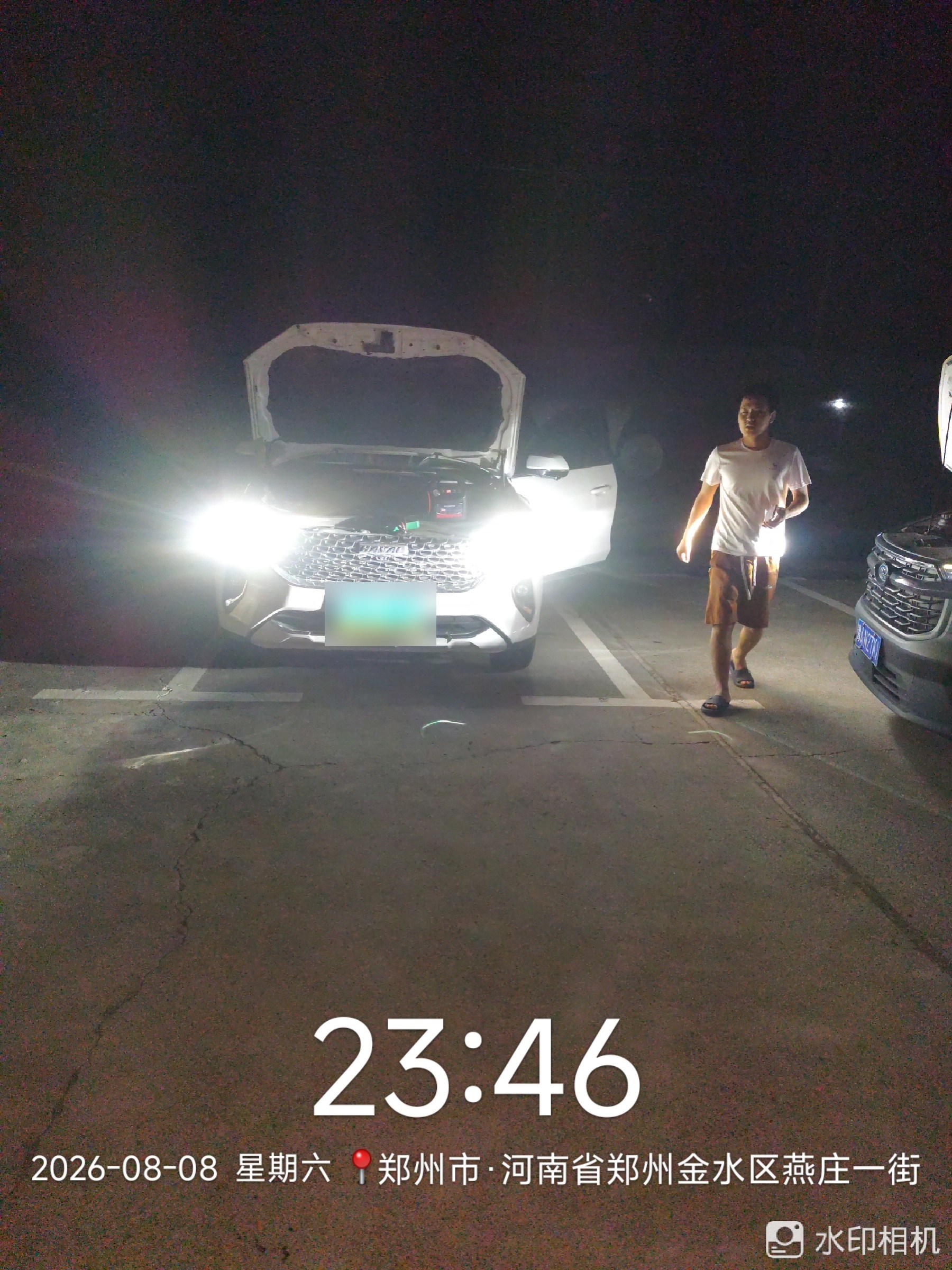 兔师傅郑州金水区燕庄一街深夜救援电瓶亏电(图1)