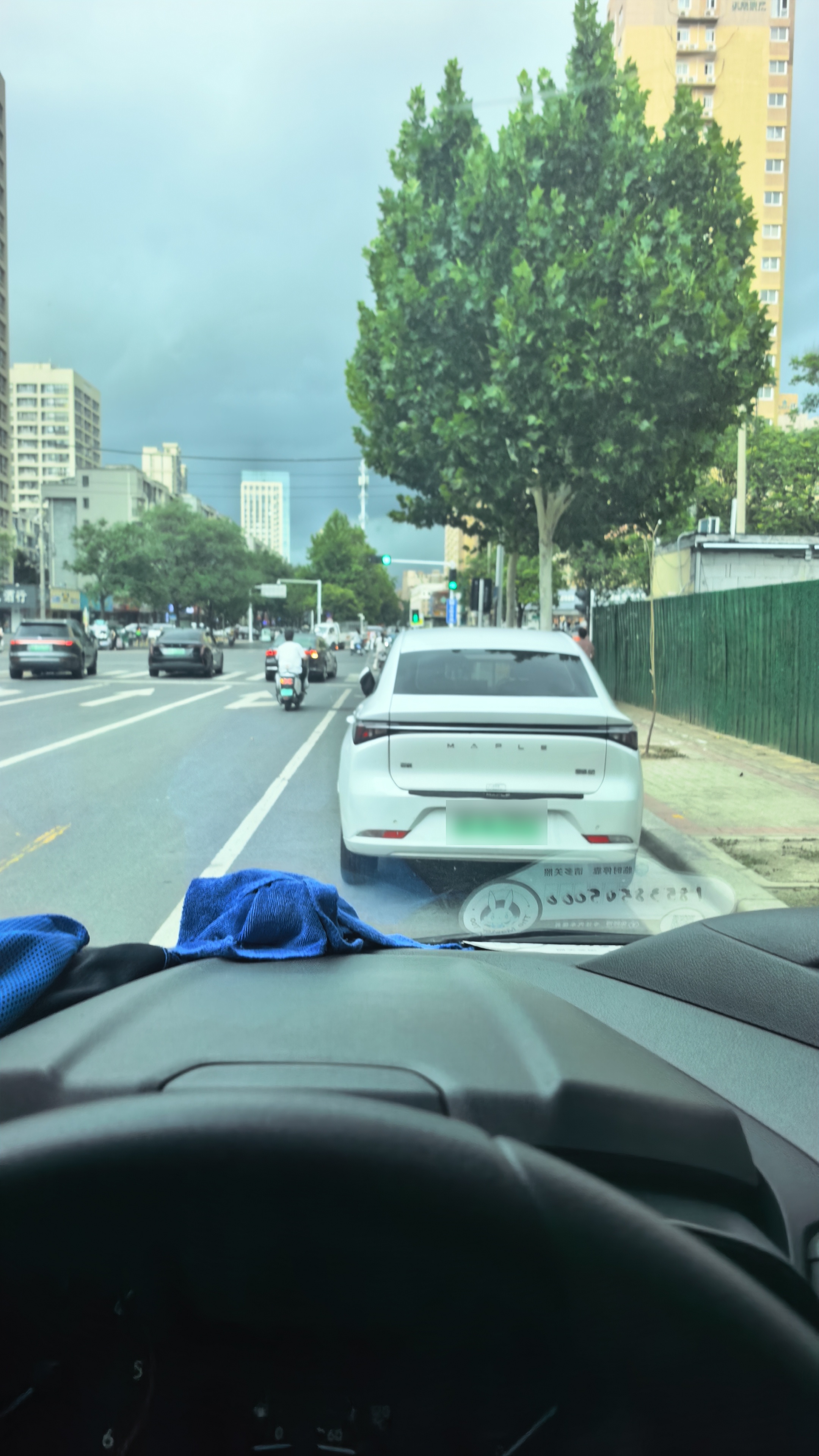 兔师傅郑州街头救援电瓶亏电无法启动(图1)