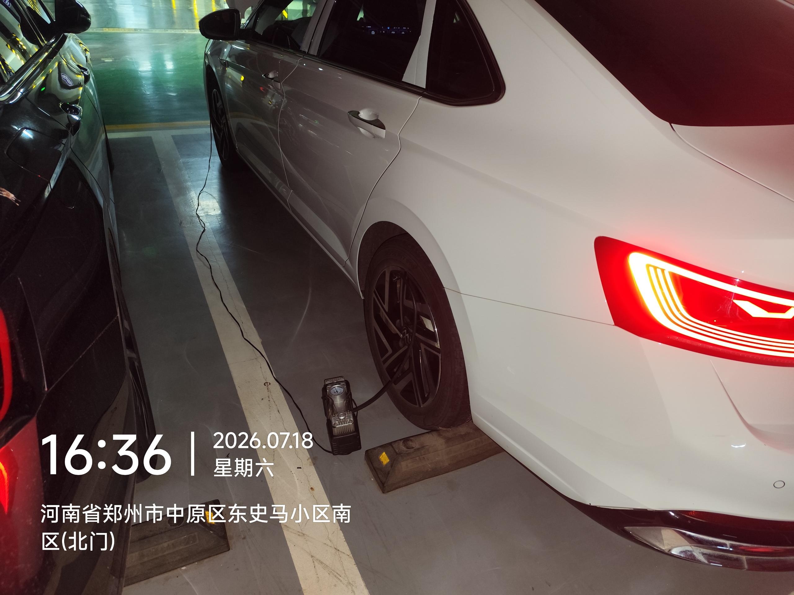 兔师傅郑州东史马小区轮胎扎钉漏气救援(图1)