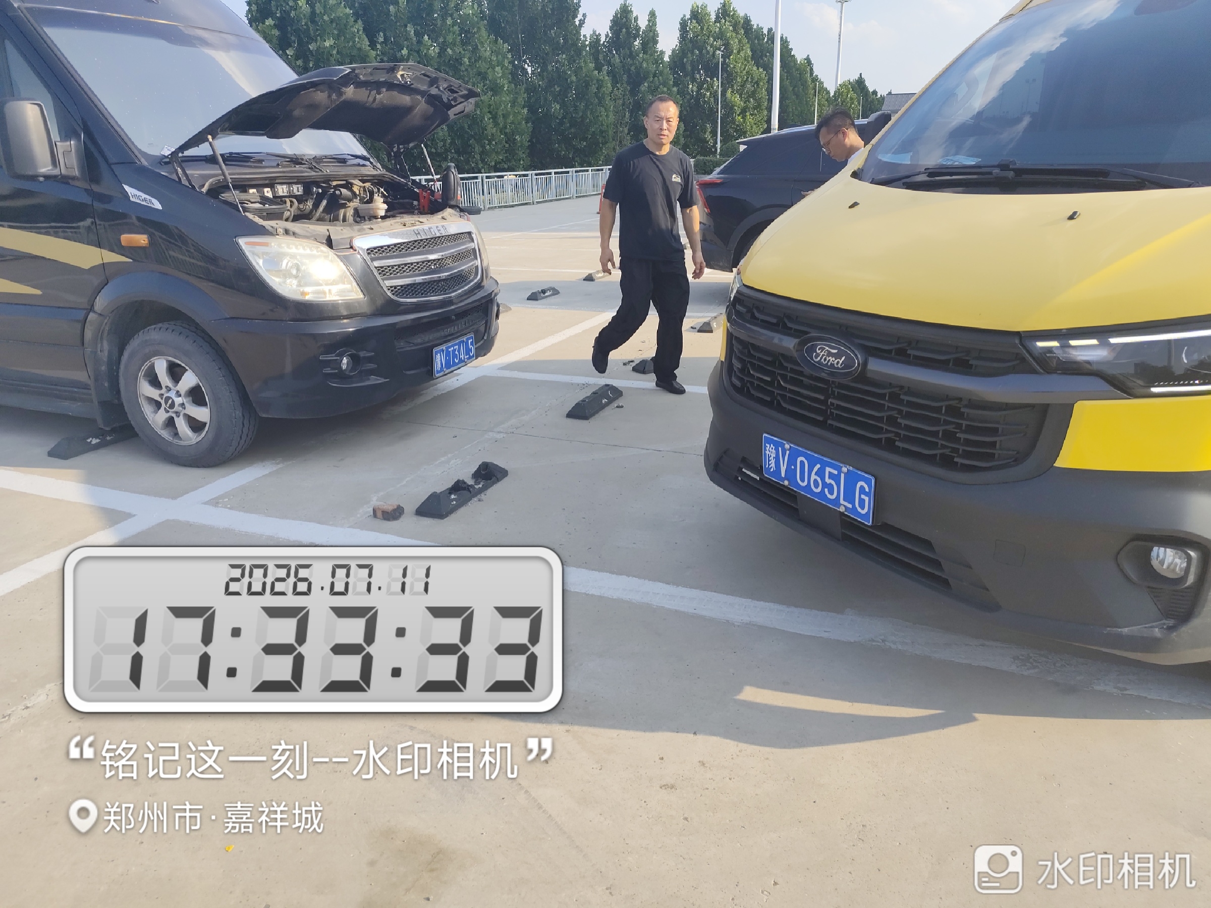 兔师傅郑州嘉祥城救援商务车电瓶亏电(图1)