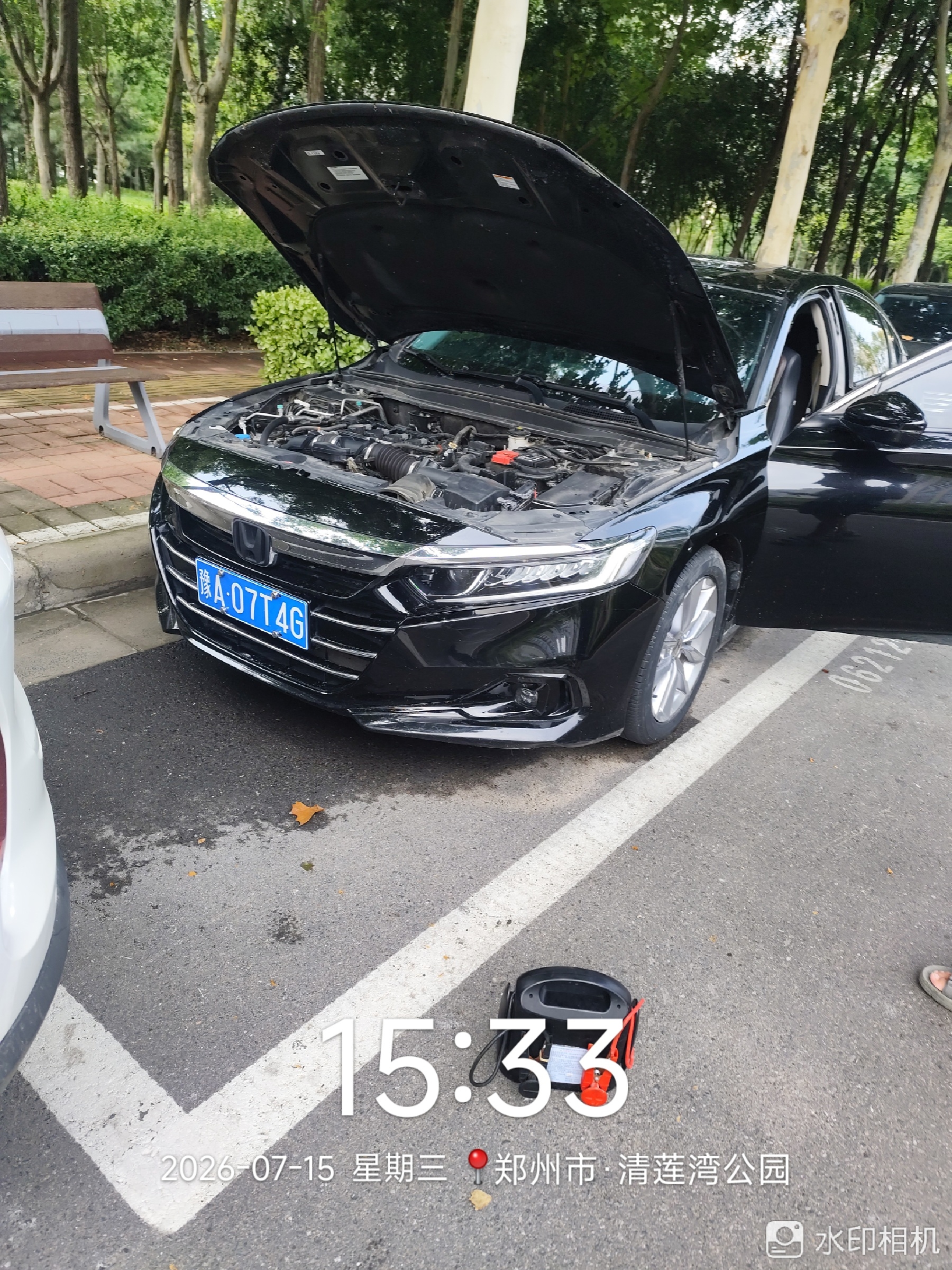 兔师傅郑州清莲湾公园电瓶亏电救援(图1)