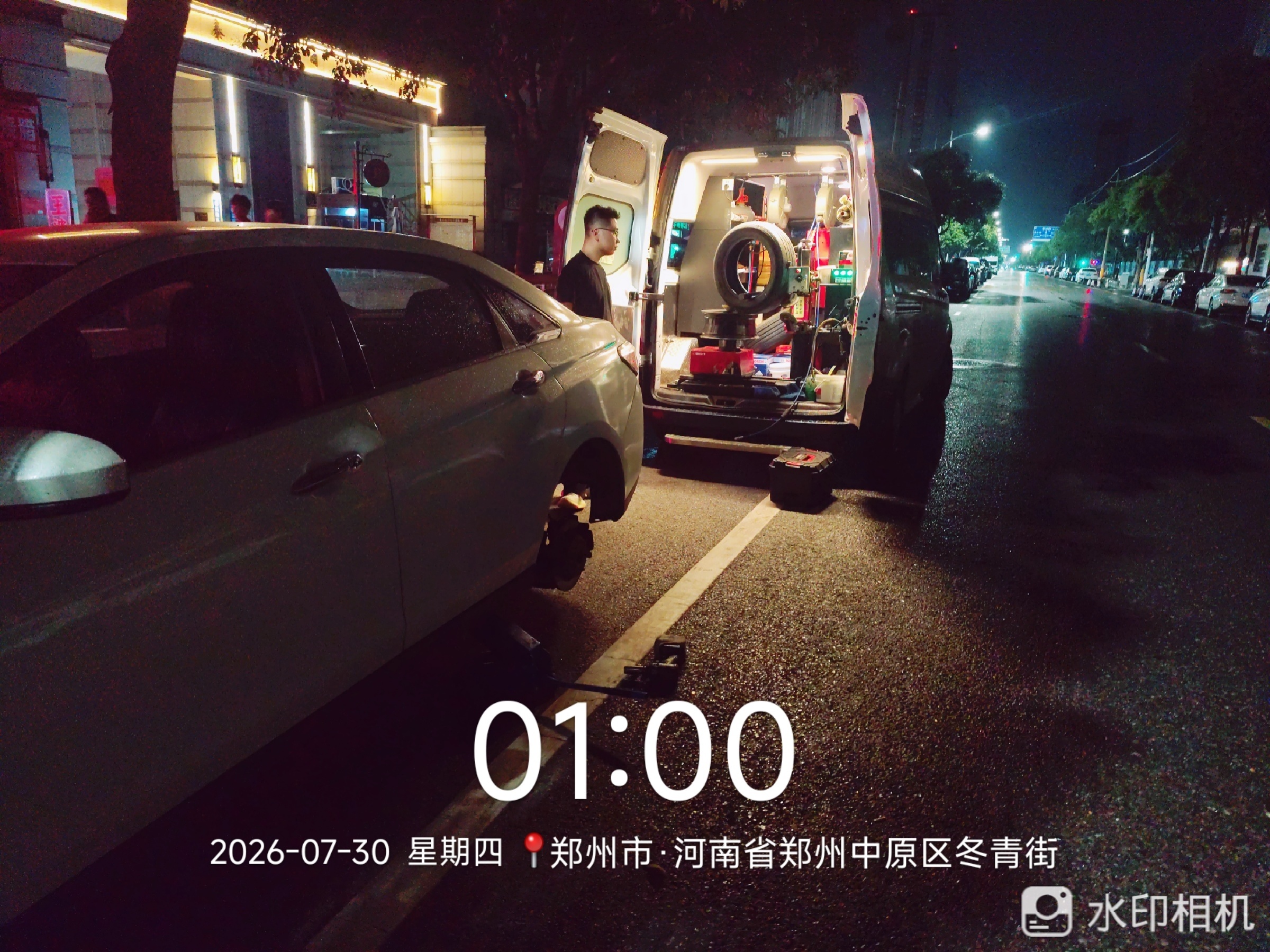 兔师傅郑州中原区冬青街轮胎扎钉漏气救援(图1)