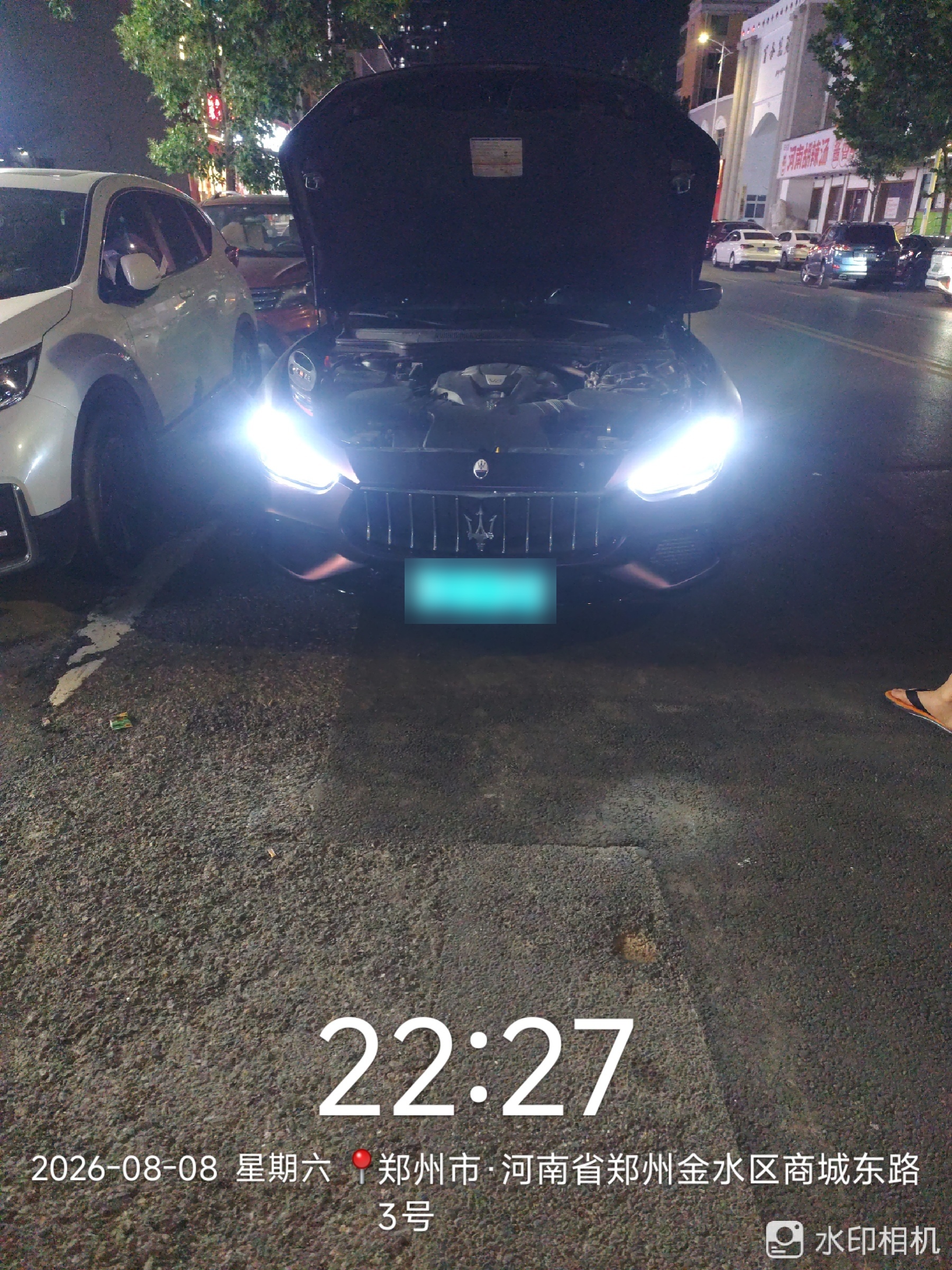 兔师傅郑州金水区商城东路夜间救援玛莎拉蒂电瓶亏电(图1)