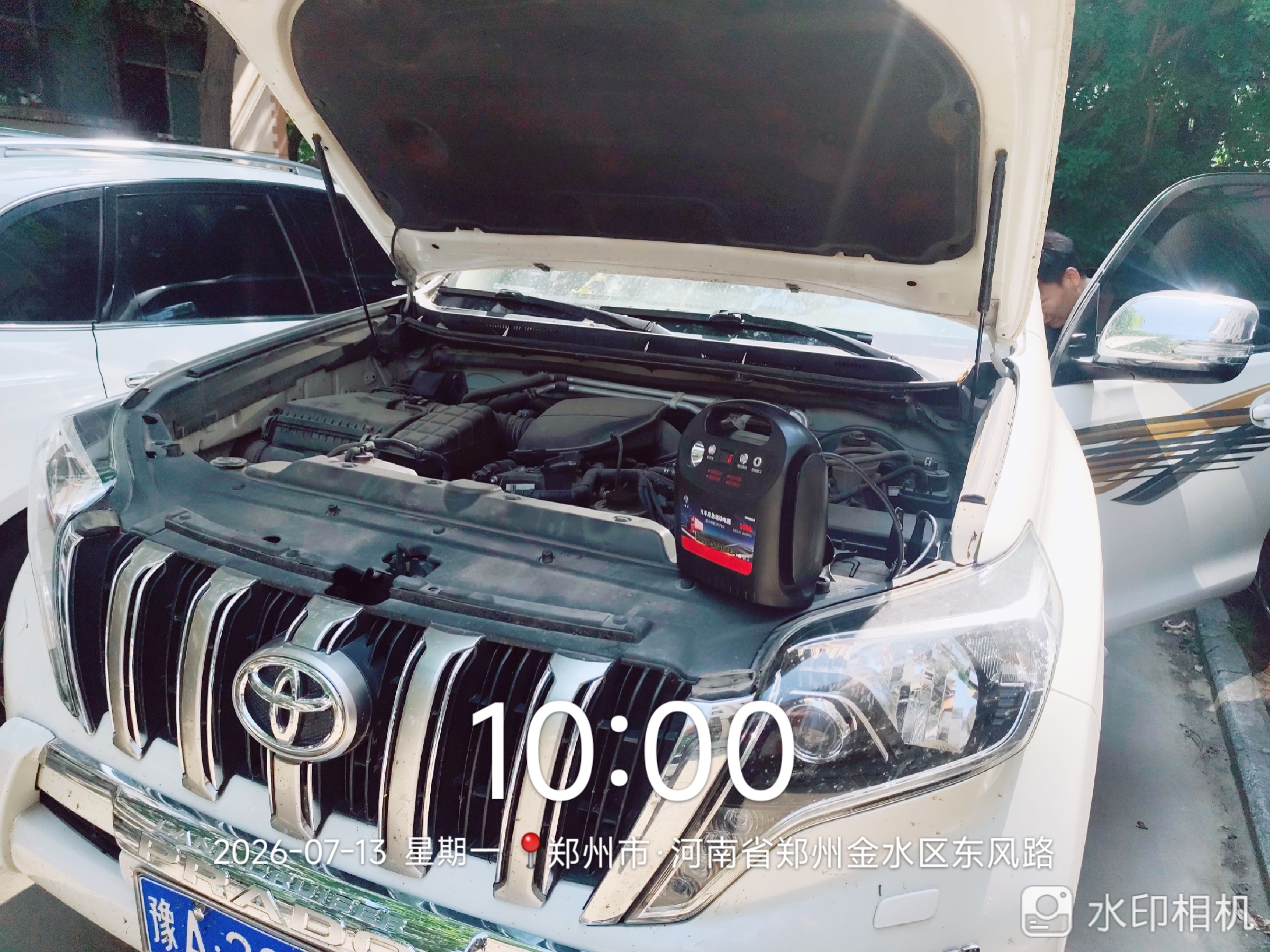 兔师傅郑州金水区东风路电瓶亏电救援(图1)