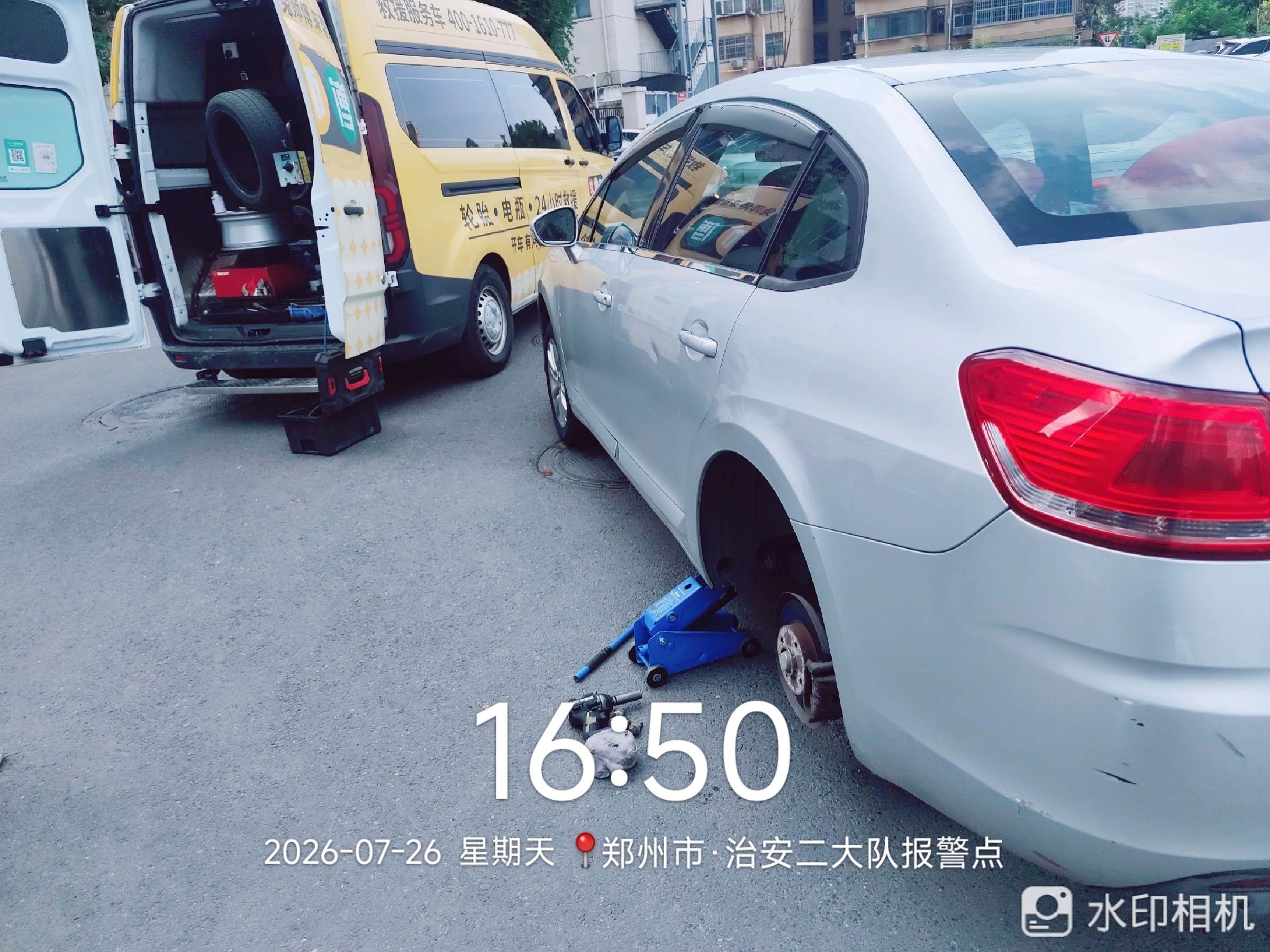 兔师傅郑州治安二大队报警点轮胎扎钉漏气救援(图1)