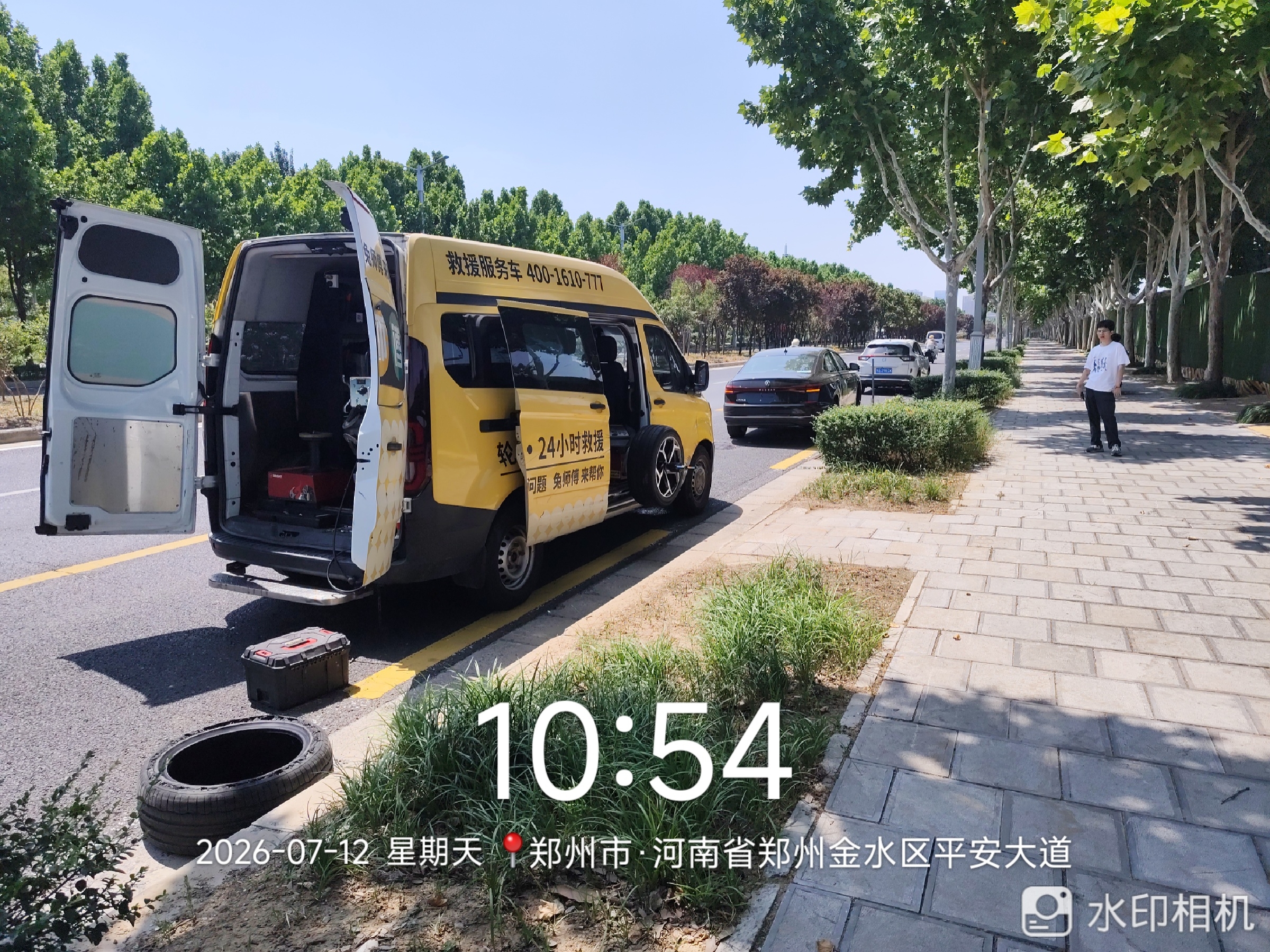 兔师傅郑州金水区平安大道轮胎扎钉漏气救援(图1)