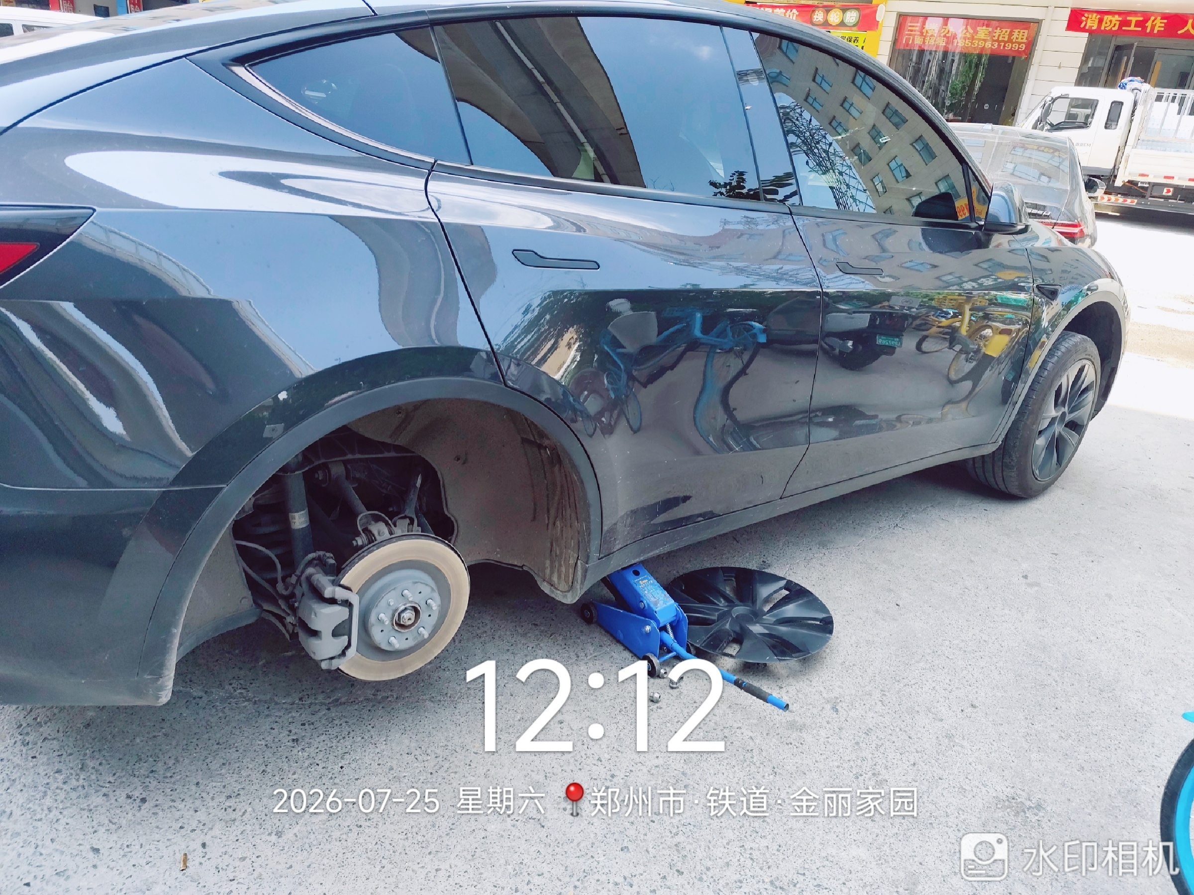 兔师傅郑州金丽家园轮胎扎钉漏气救援(图1)
