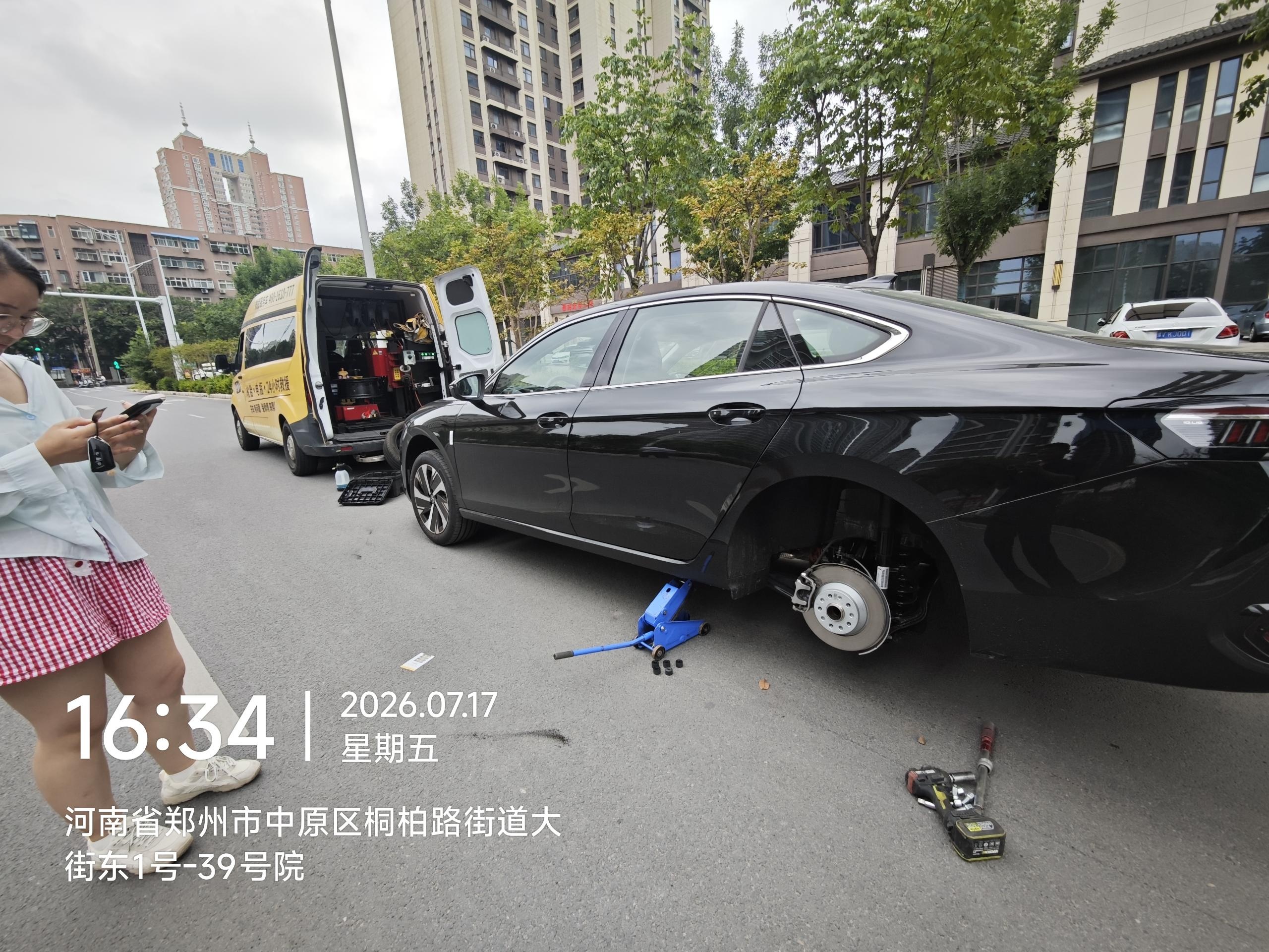 兔师傅郑州中原区桐柏路轮胎爆胎救援(图1)