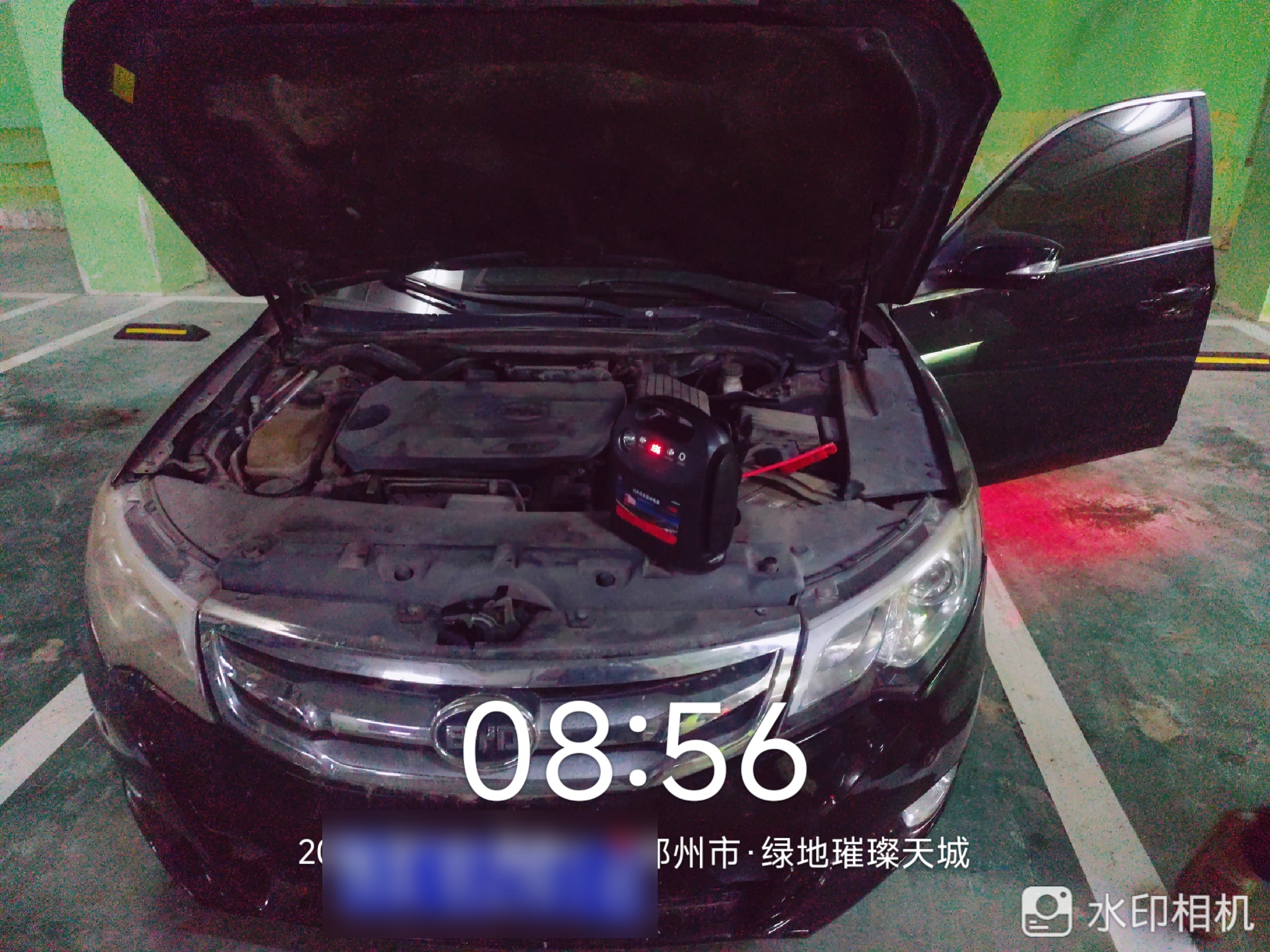 兔师傅郑州绿地璀璨天城电瓶亏电救援(图1)