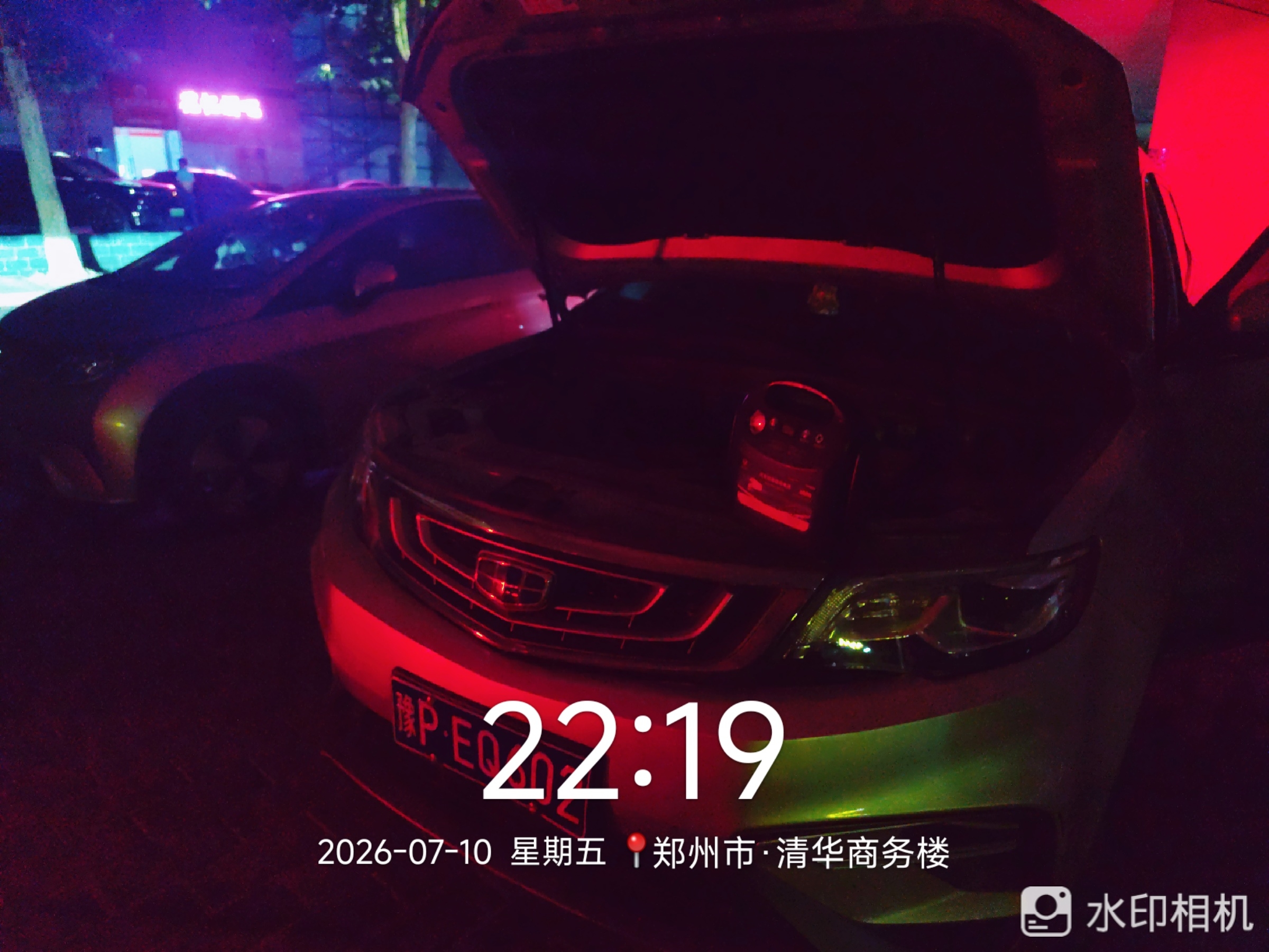 兔师傅郑州清华商务楼夜间电瓶亏电救援(图1)