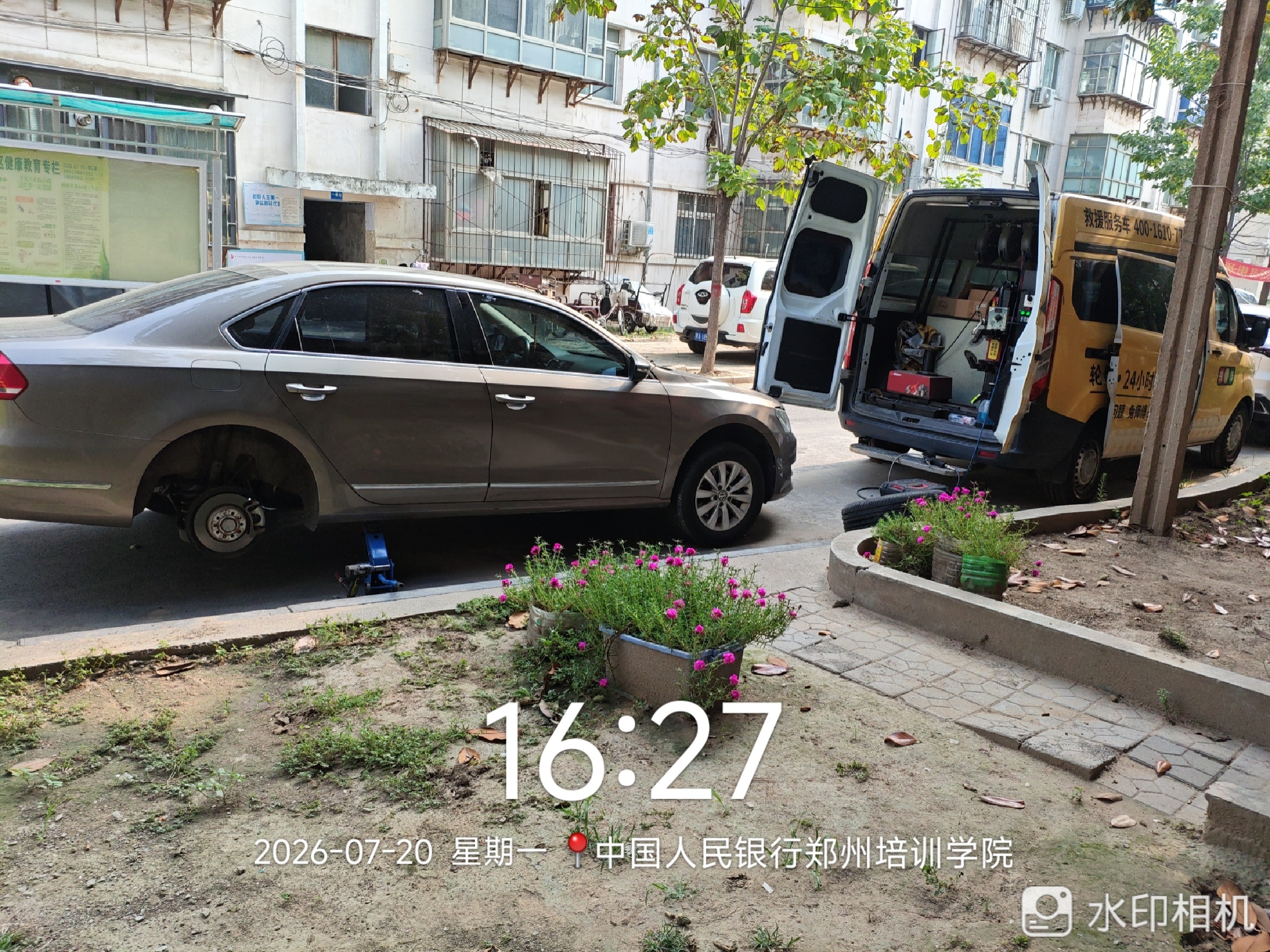 兔师傅郑州培训学院轮胎扎钉漏气救援(图1)