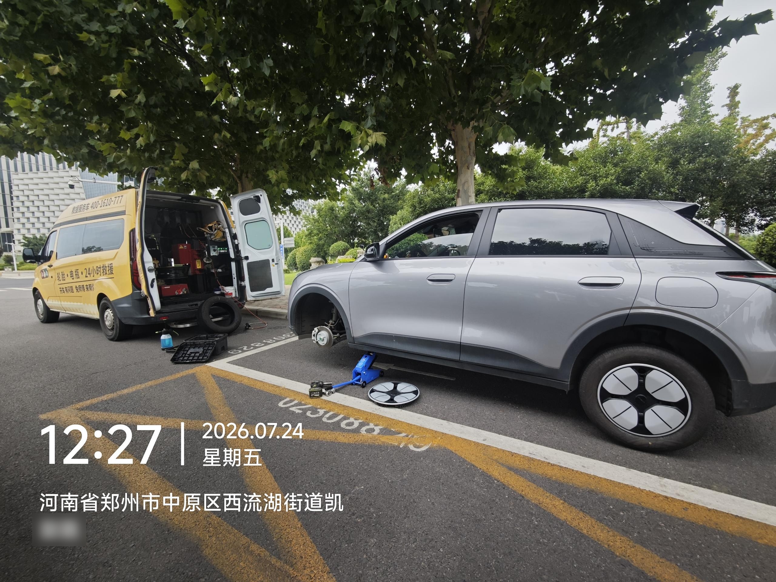 兔师傅郑州中原区凯旋路轮胎扎钉救援(图1)