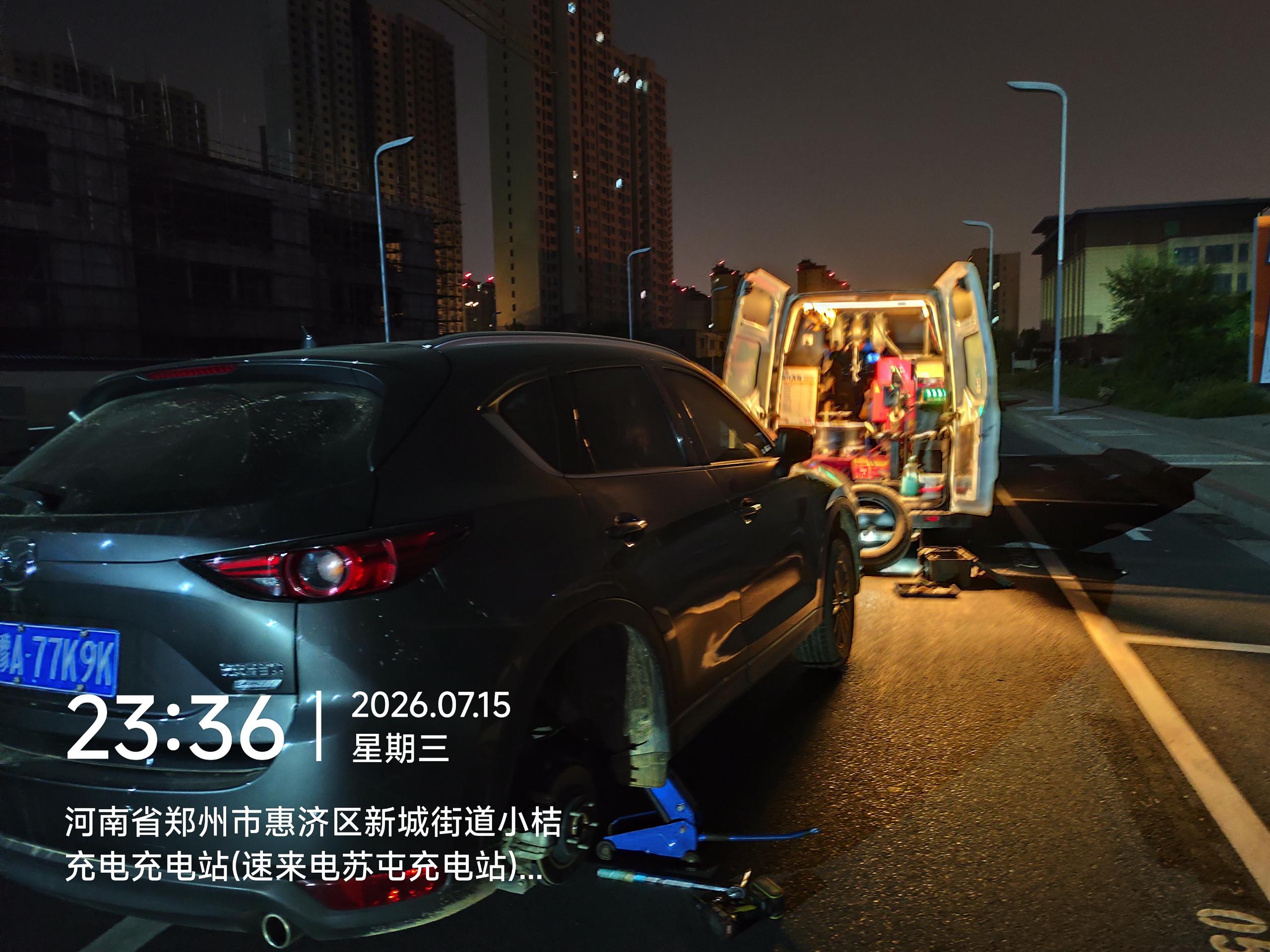 兔师傅郑州惠济区小桔充电站轮胎爆胎救援(图1)