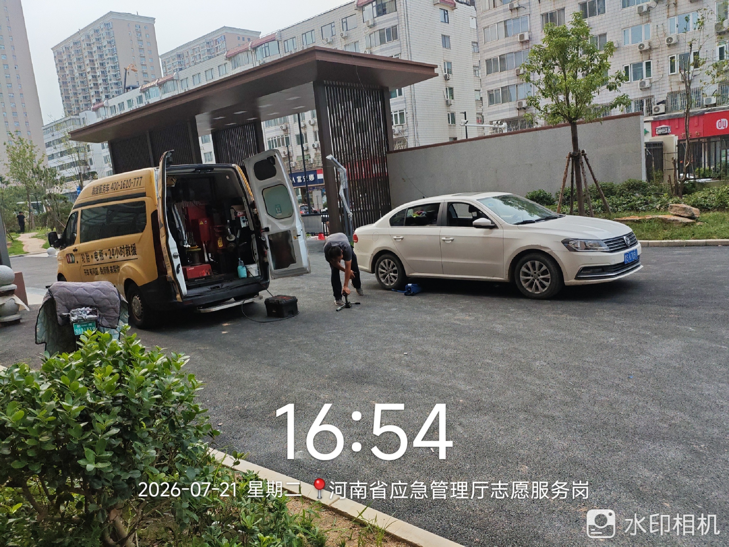 兔师傅郑州应急管理厅附近轮胎扎钉救援(图1)