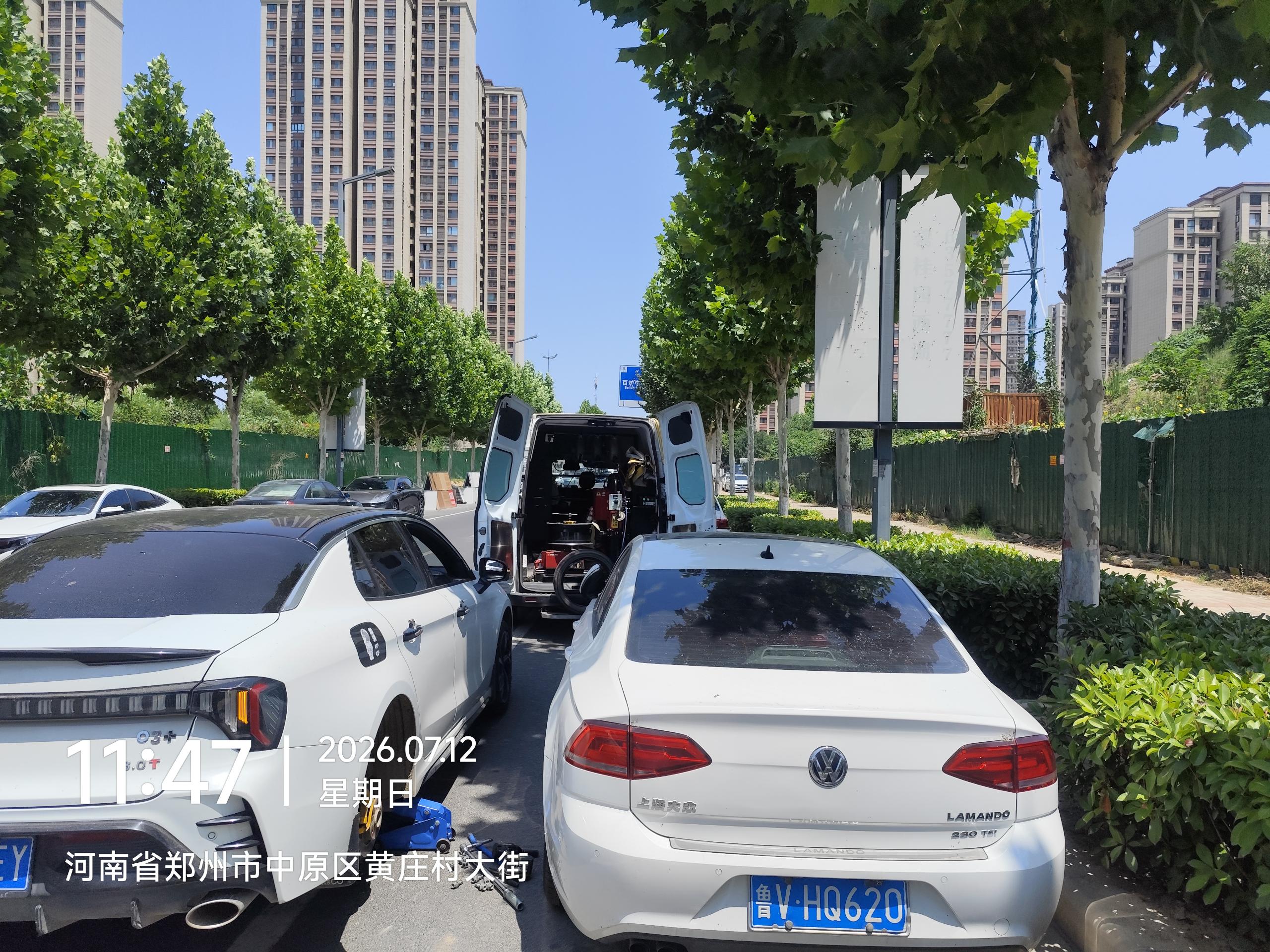 兔师傅郑州中原区黄庄村大街轮胎扎钉救援(图1)