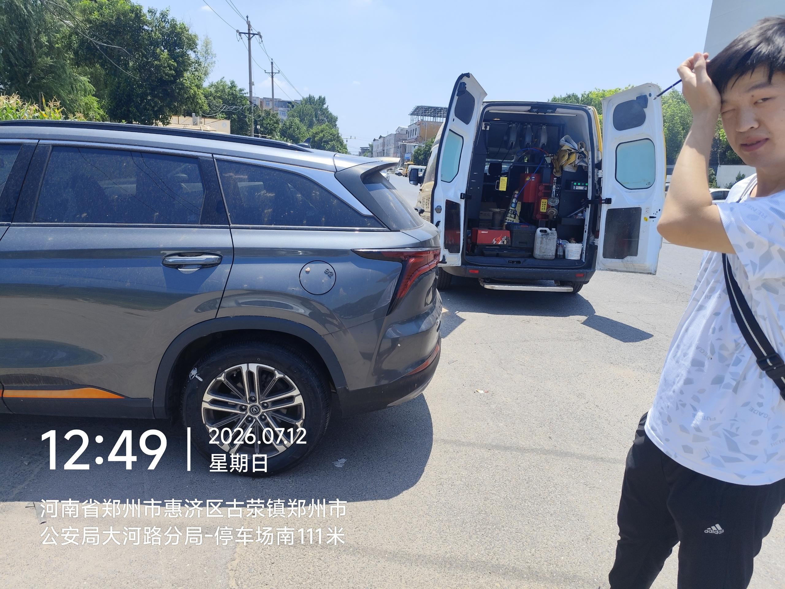 兔师傅郑州惠济区古荥镇轮胎扎钉救援(图1)