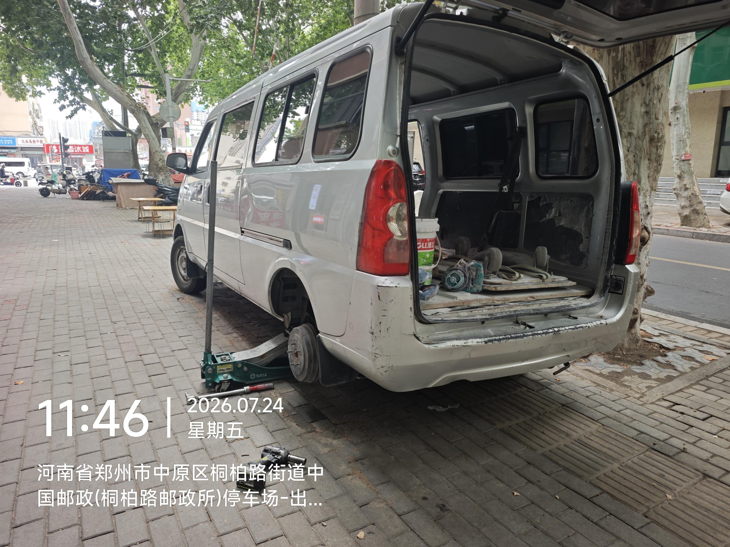 兔师傅郑州中原区桐柏路轮胎扎钉漏气救援(图1)