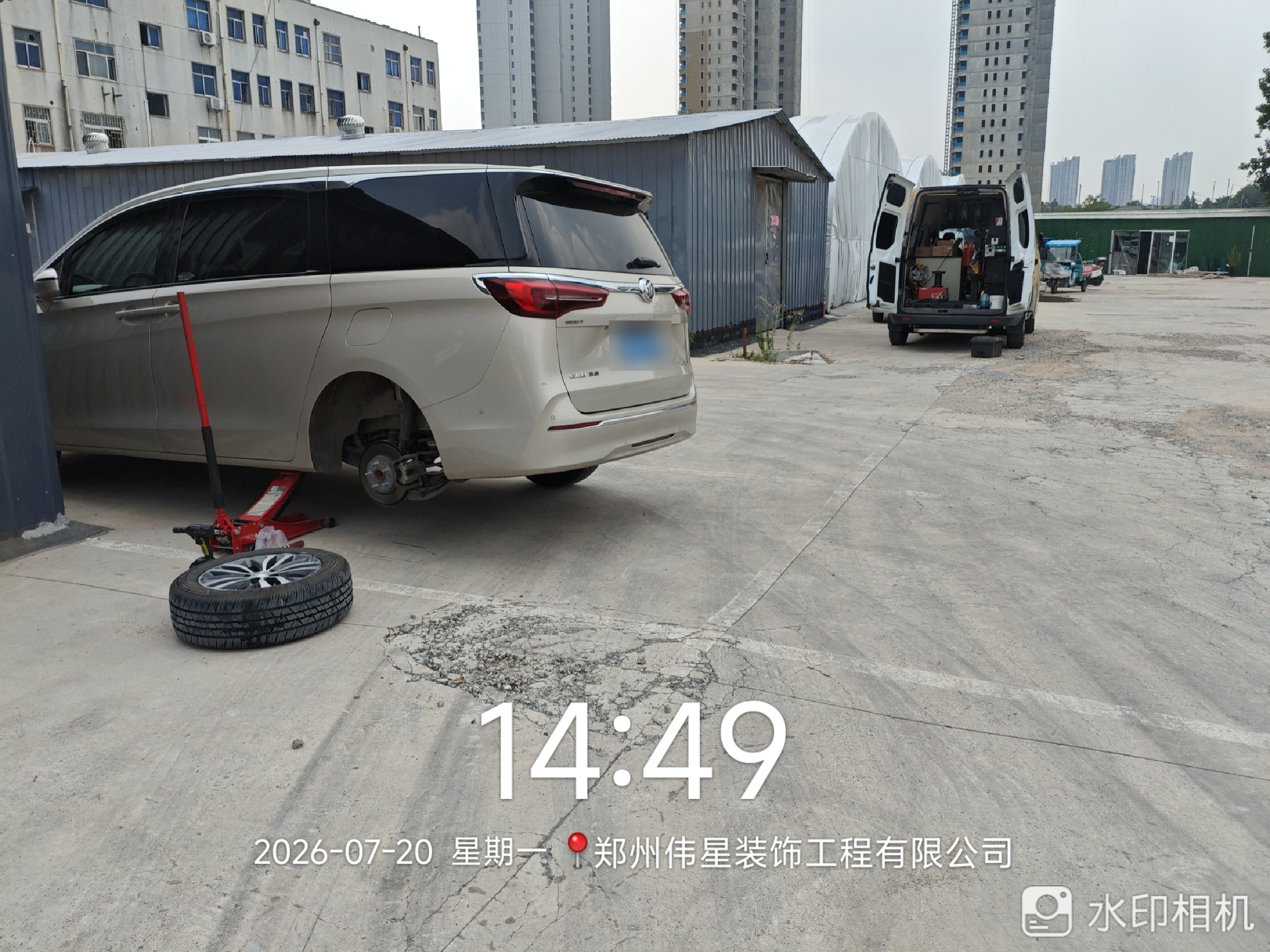 兔师傅郑州伟星装饰工程公司轮胎扎钉救援(图1)